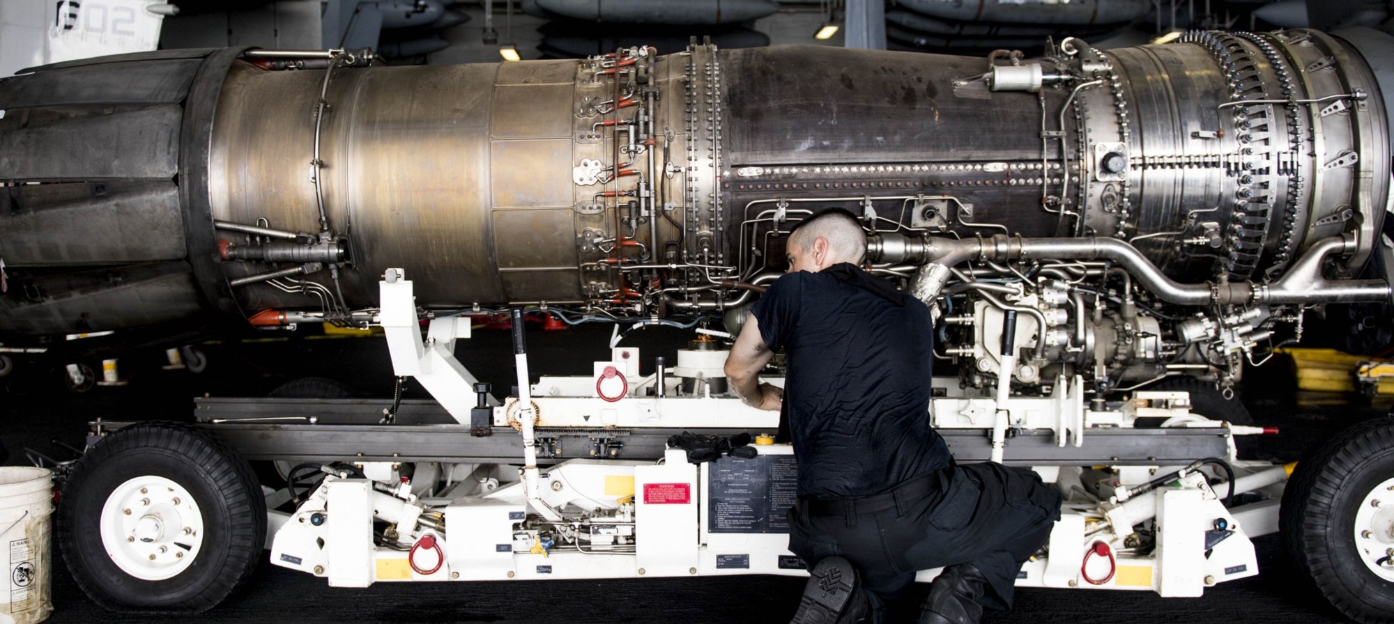 vfa-147 argonautsf/a-18e super hornet strike fighter squadron general electric f414-ge-400 engine