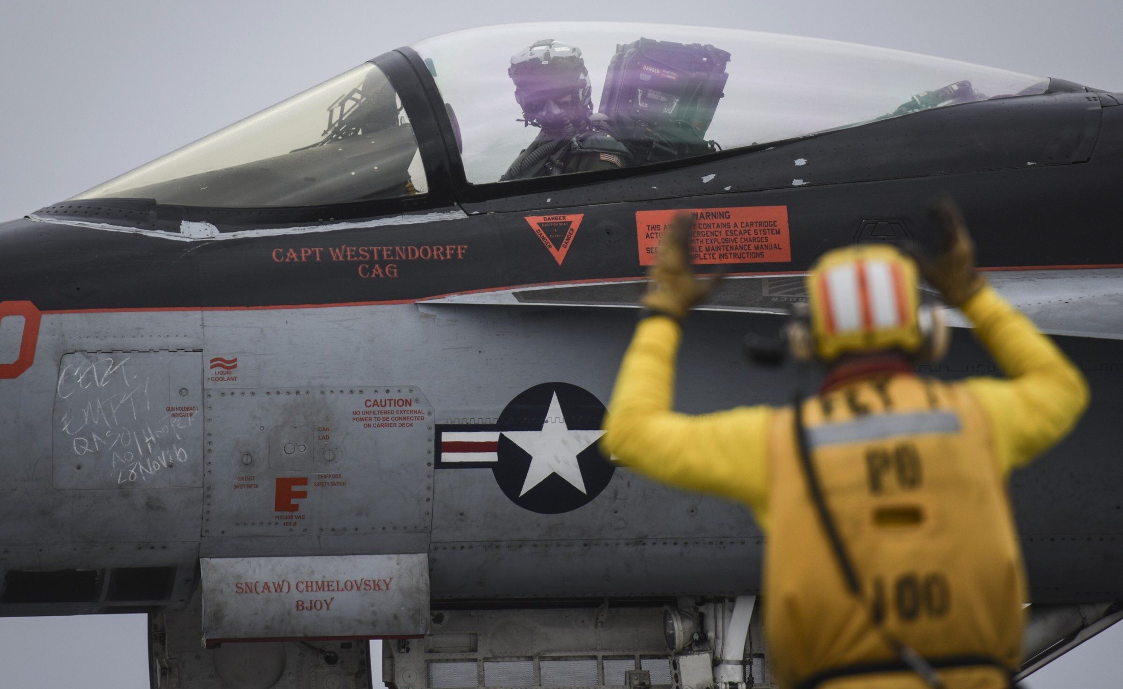 vfa-147 argonauts f/a-18e super hornet strike fighter squadron navy cvw-11 uss nimitz cvn-68 cockpit 37