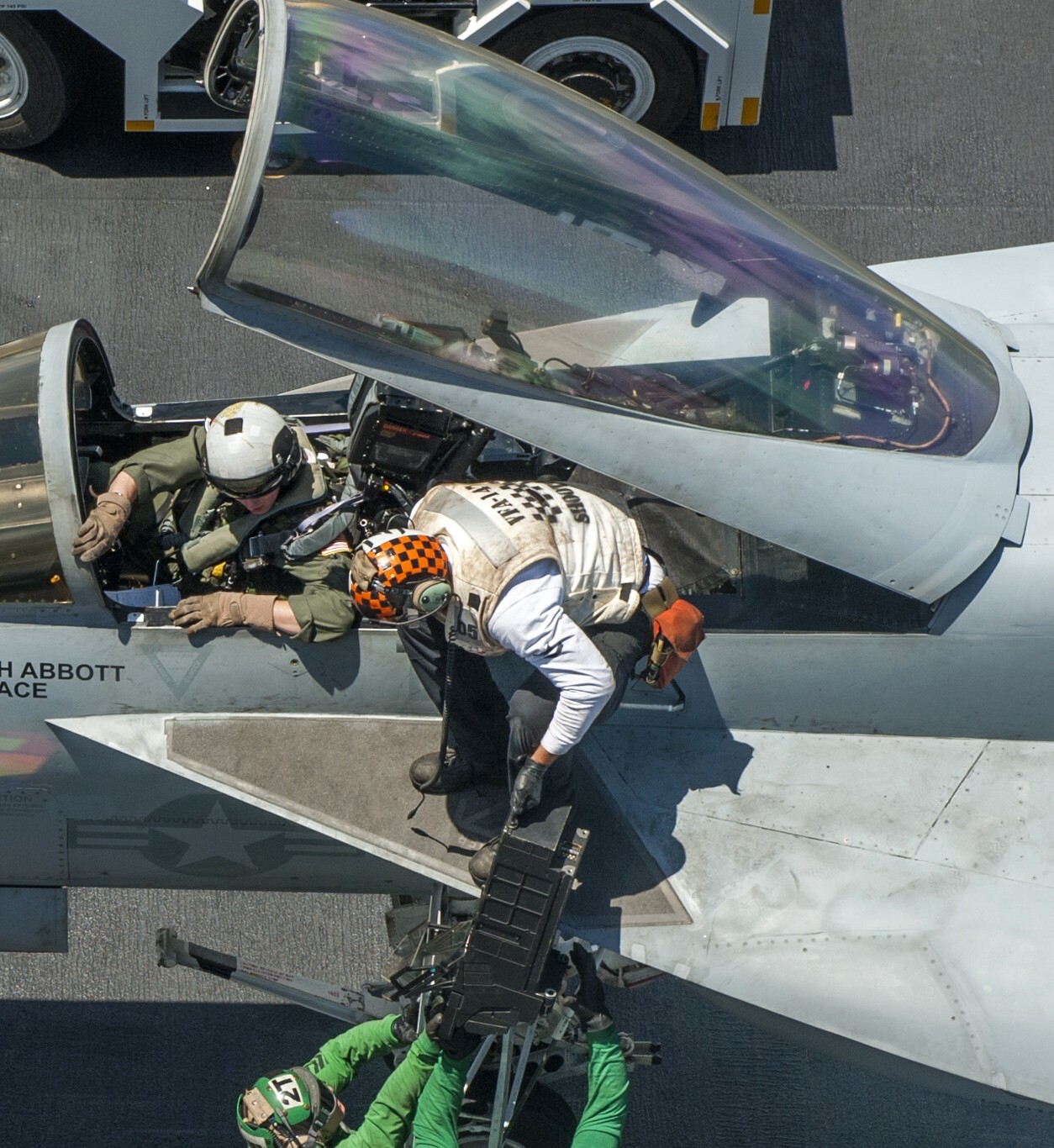 vfa-147 argonauts f/a-18e super hornet strike fighter squadron cvw-11 uss carl vinson cvn-70 41