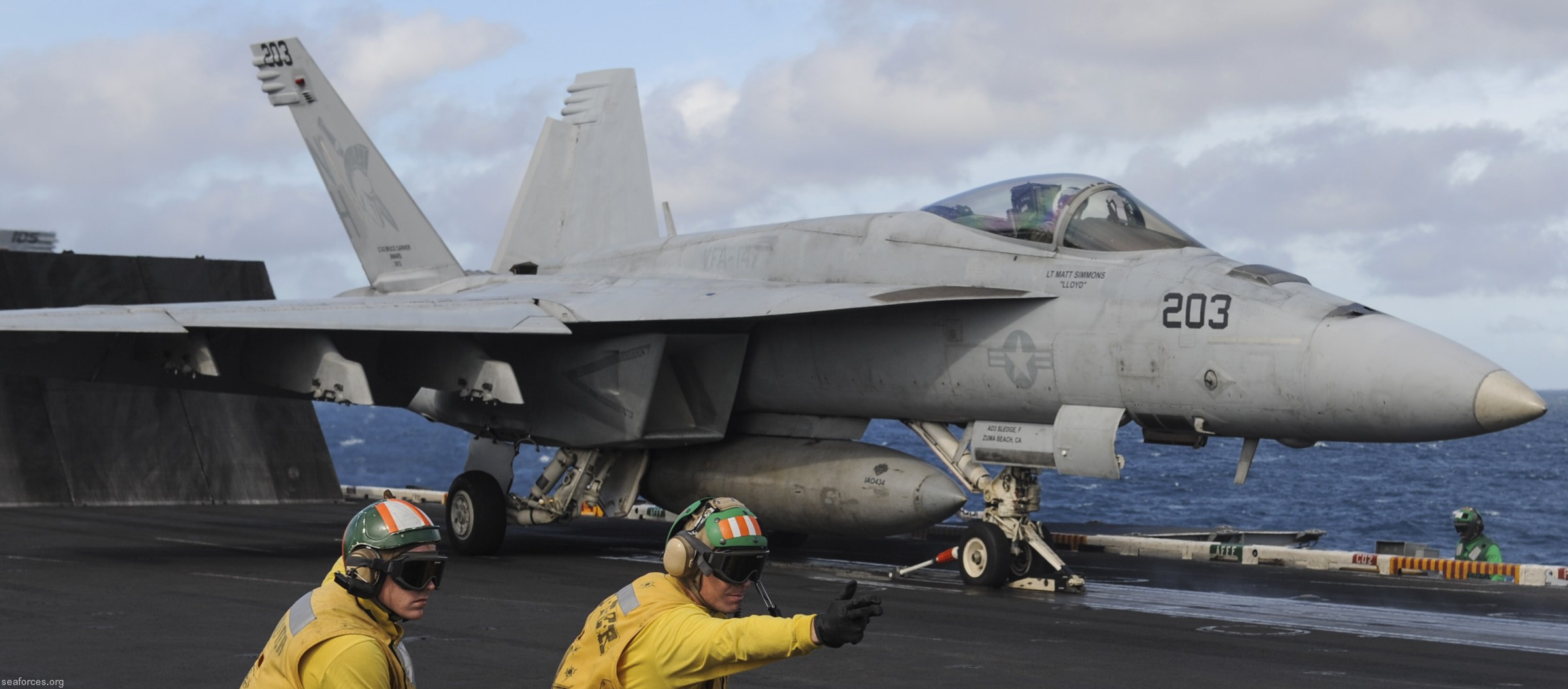 vfa-147 argonauts f/a-18e super hornet strike fighter squadron carrier air wing cvw-11 uss nimitz cvn-68 113
