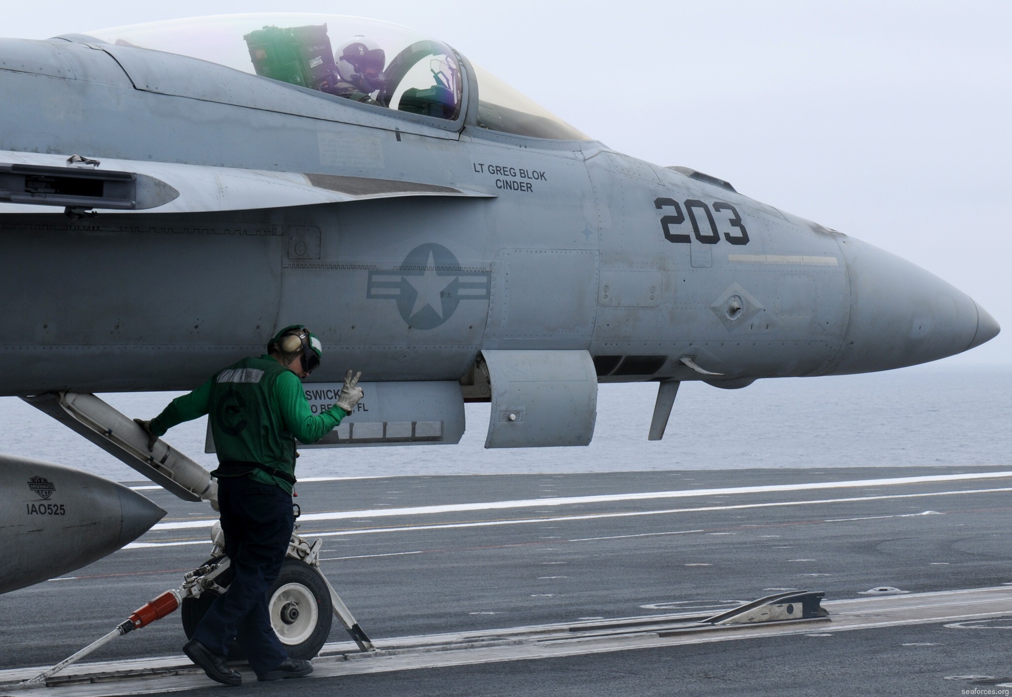 vfa-147 argonauts f/a-18e super hornet strike fighter squadron cvw-11 uss nimitz cvn-68 124