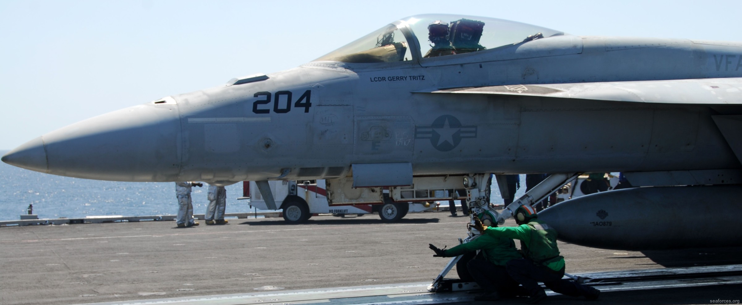 vfa-147 argonauts f/a-18e super hornet strike fighter squadron cvw-14 uss ronald reagan cvn-76 127
