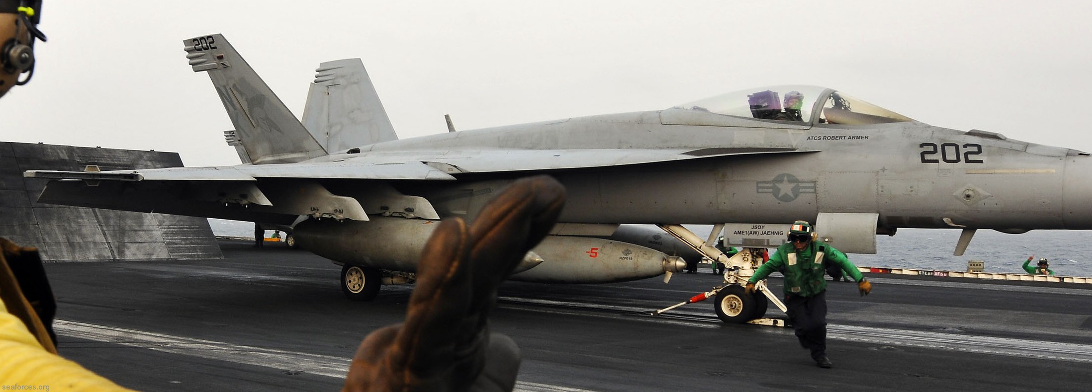 vfa-147 argonauts f/a-18e super hornet strike fighter squadron cvw-14 uss ronald reagan cvn-76 137