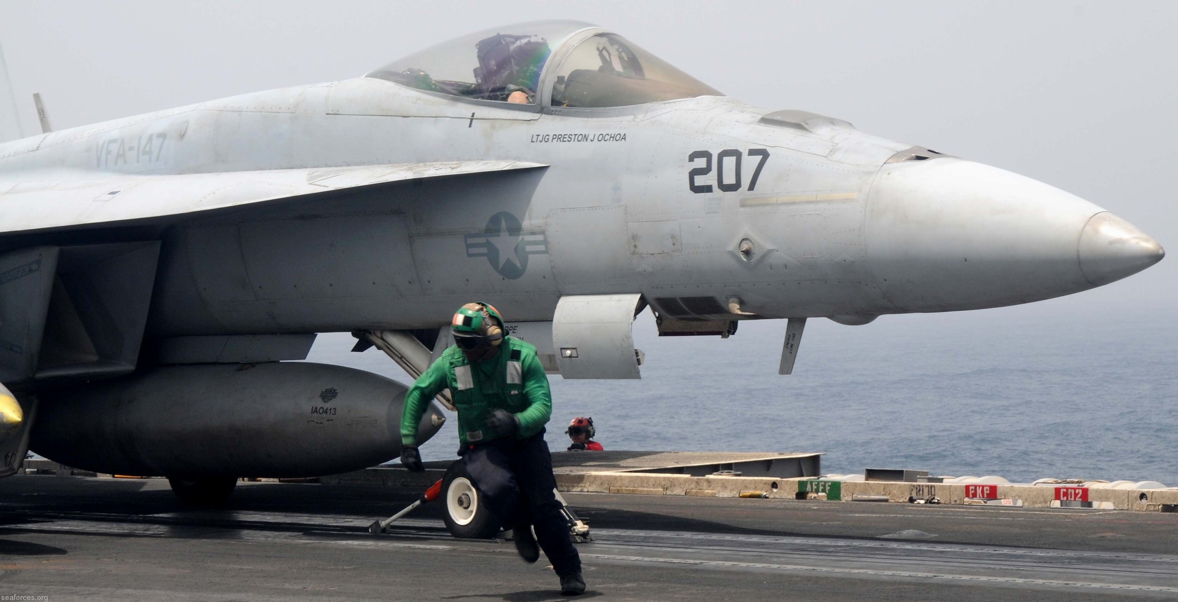 vfa-147 argonauts f/a-18e super hornet strike fighter squadron cvw-14 uss ronald reagan cvn-76 140