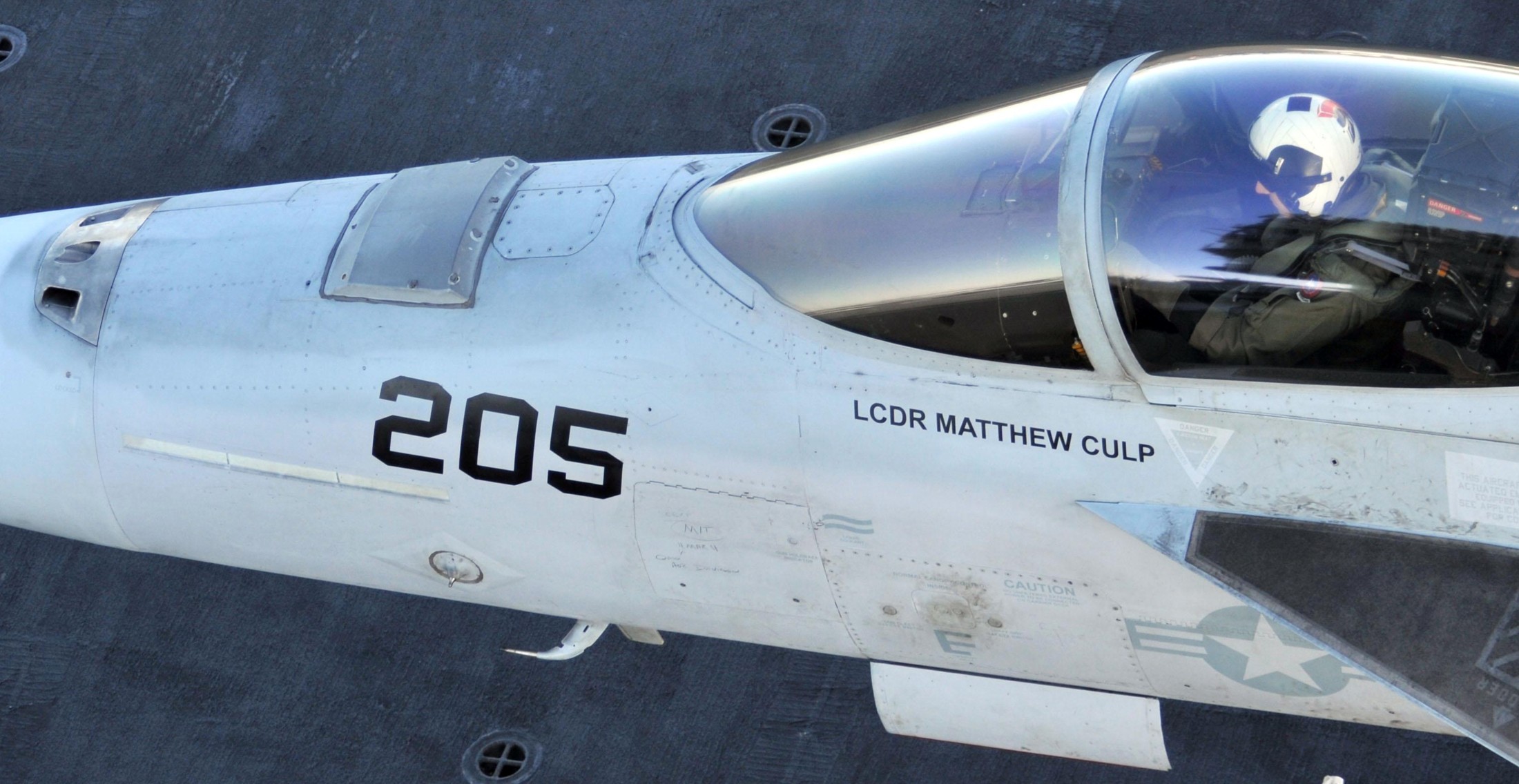 vfa-147 argonauts f/a-18e super hornet strike fighter squadron cvw-14 uss ronald reagan cvn-76 cockpit 144