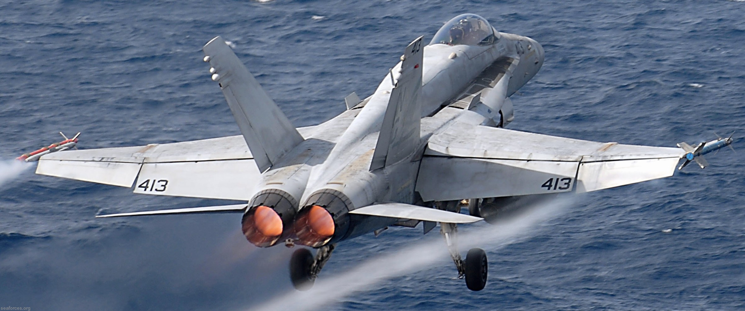 vfa-147 argonauts f/a-18c hornet strike fighter squadron cvw-9 uss john c. stennis cvn-74 160
