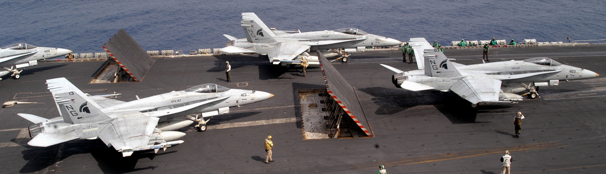 vfa-147 argonauts f/a-18c hornet strike fighter squadron cvw-9 uss carl vinson cvn-70 171