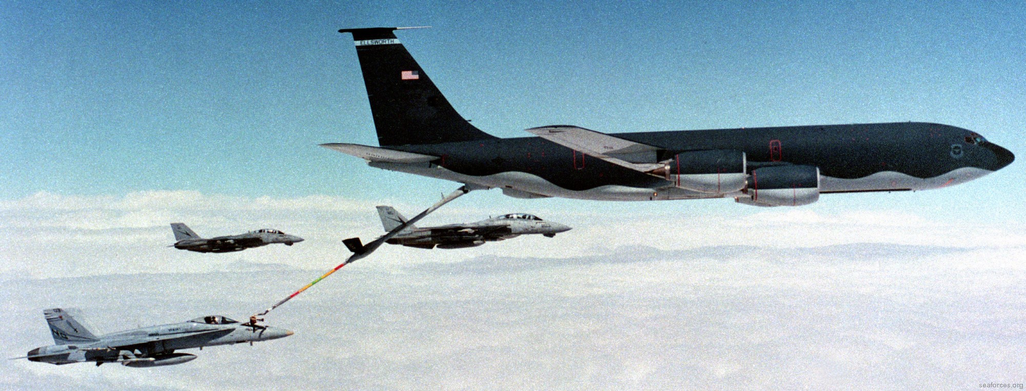 vfa-147 argonauts f/a-18c hornet strike fighter squadron cvw-9 uss nimitz cvn-68 189