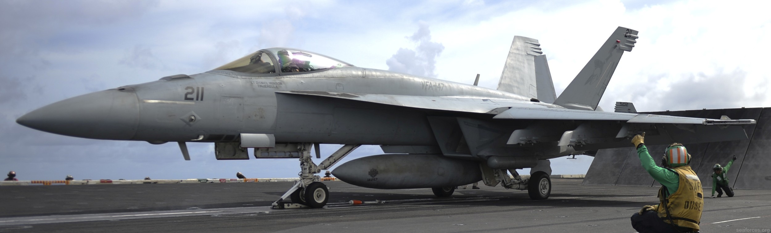 vfa-147 argonautsf/a-18e super hornet strike fighter squadron carrier air wing cvw-11 uss nimitz cvn-68 215