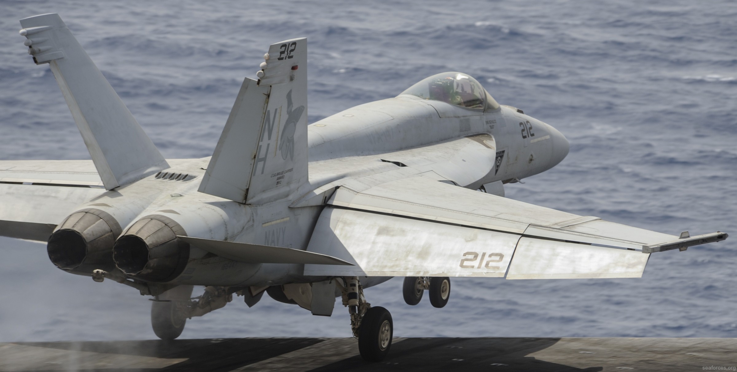 vfa-147 argonauts f/a-18e super hornet strike fighter squadron cvw-11 uss nimitz cvn-68 225