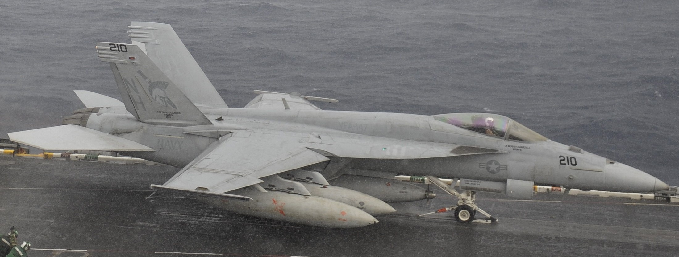vfa-147 argonauts f/a-18e super hornet strike fighter squadron carrier air wing cvw-11 uss nimitz cvn-68 275