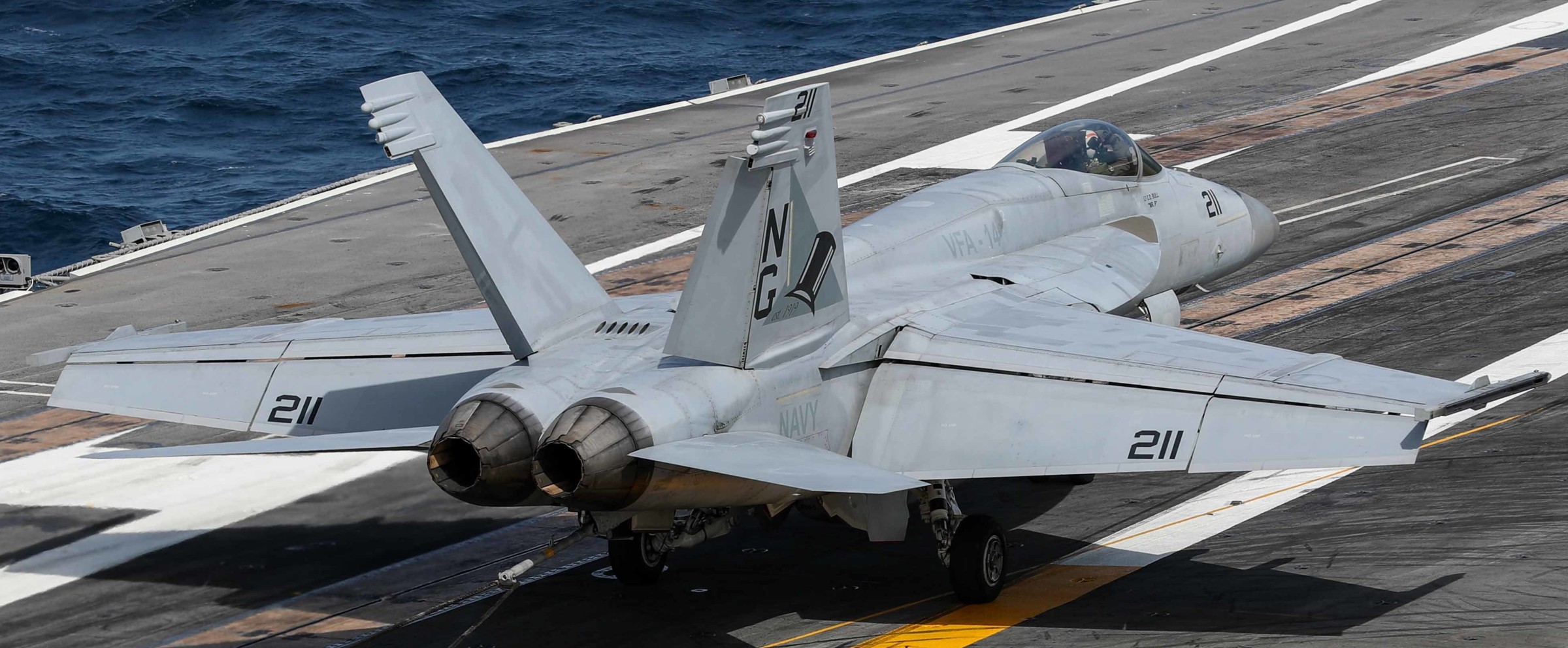 vfa-14 tophatters strike fighter squadron f/a-18e super hornet cvn-72 uss abraham lincoln cvw-9 us navy 43