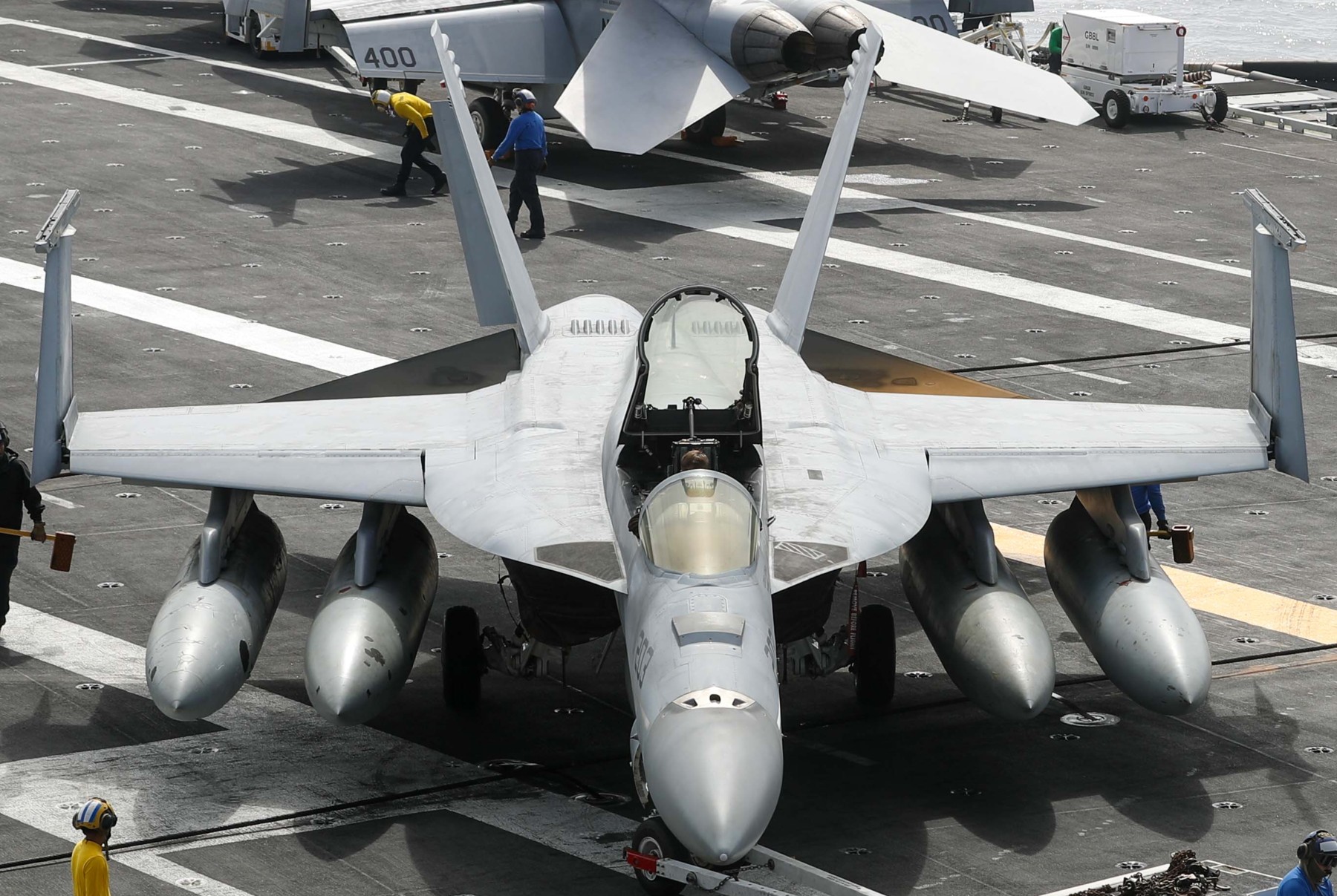 vfa-14 tophatters strike fighter squadron f/a-18e super hornet cvn-72 uss abraham lincoln cvw-9 us navy 46
