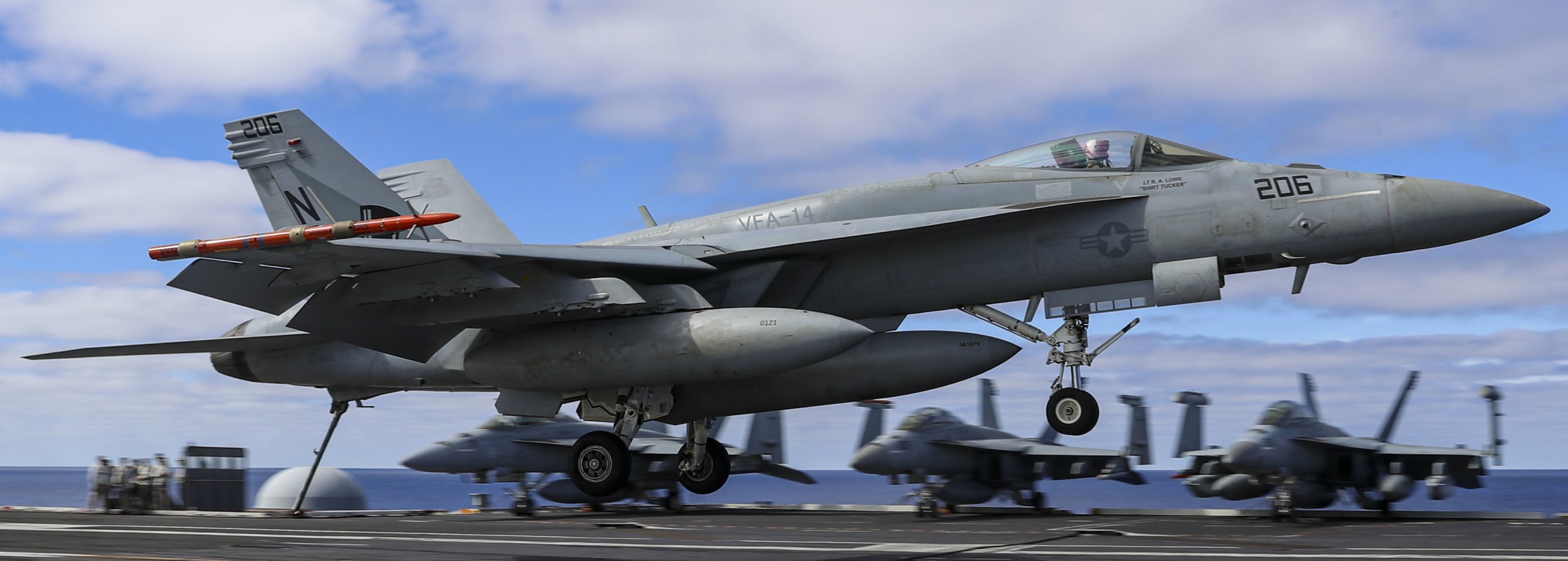 vfa-14 tophatters strike fighter squadron f/a-18e super hornet cvn-72 uss abraham lincoln cvw-9 us navy 50