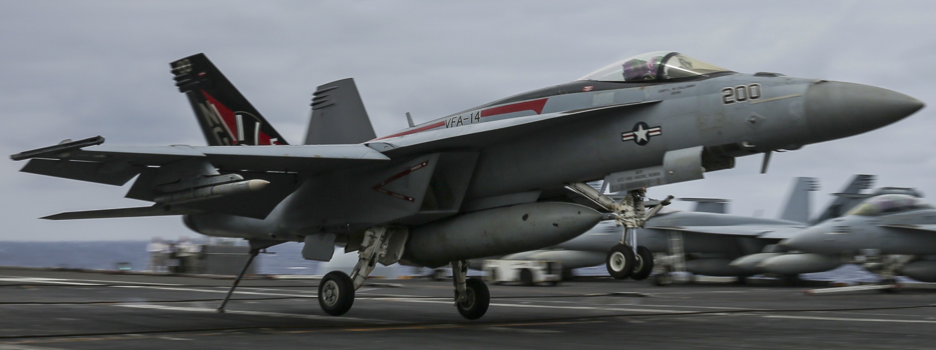 vfa-14 tophatters strike fighter squadron f/a-18e super hornet cvn-72 uss abraham lincoln cvw-9 us navy 56