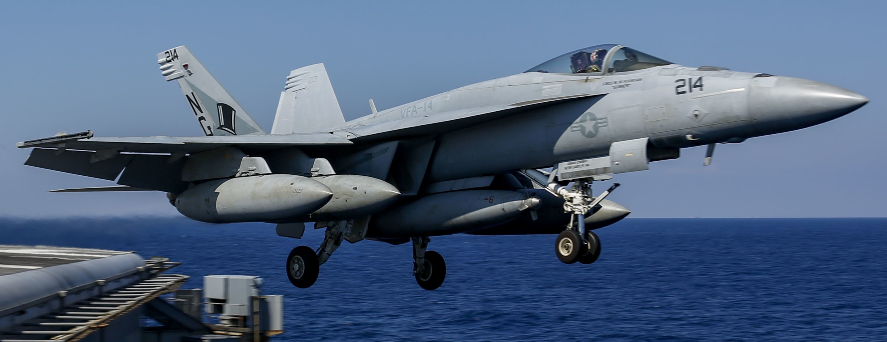 vfa-14 tophatters strike fighter squadron f/a-18e super hornet cvn-72 uss abraham lincoln cvw-9 us navy 61