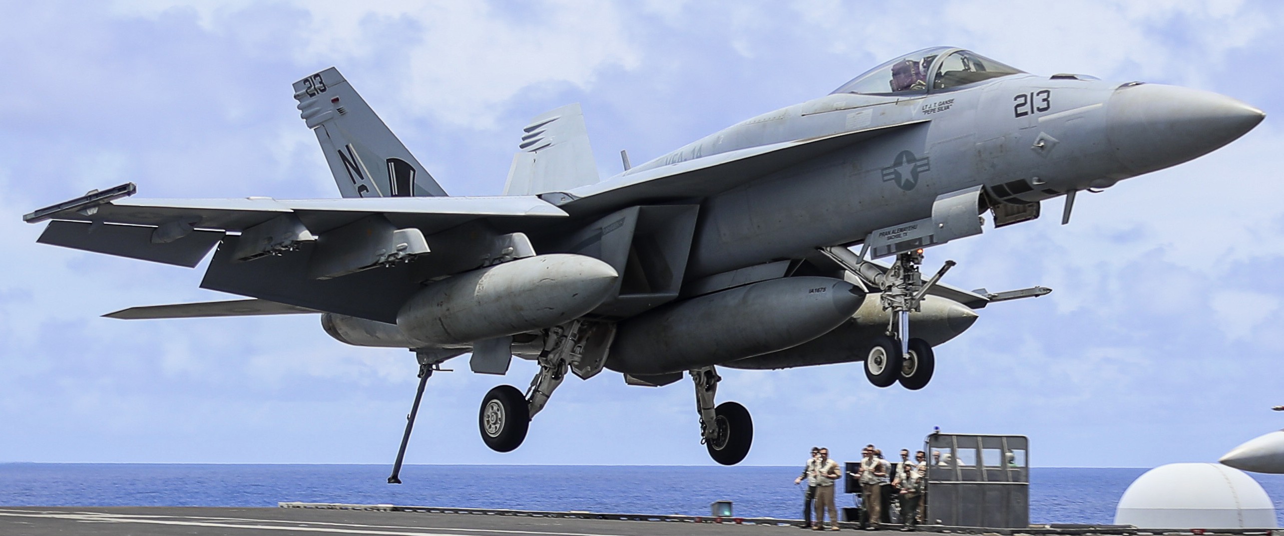 vfa-14 tophatters strike fighter squadron f/a-18e super hornet cvn-72 uss abraham lincoln cvw-9 us navy 72