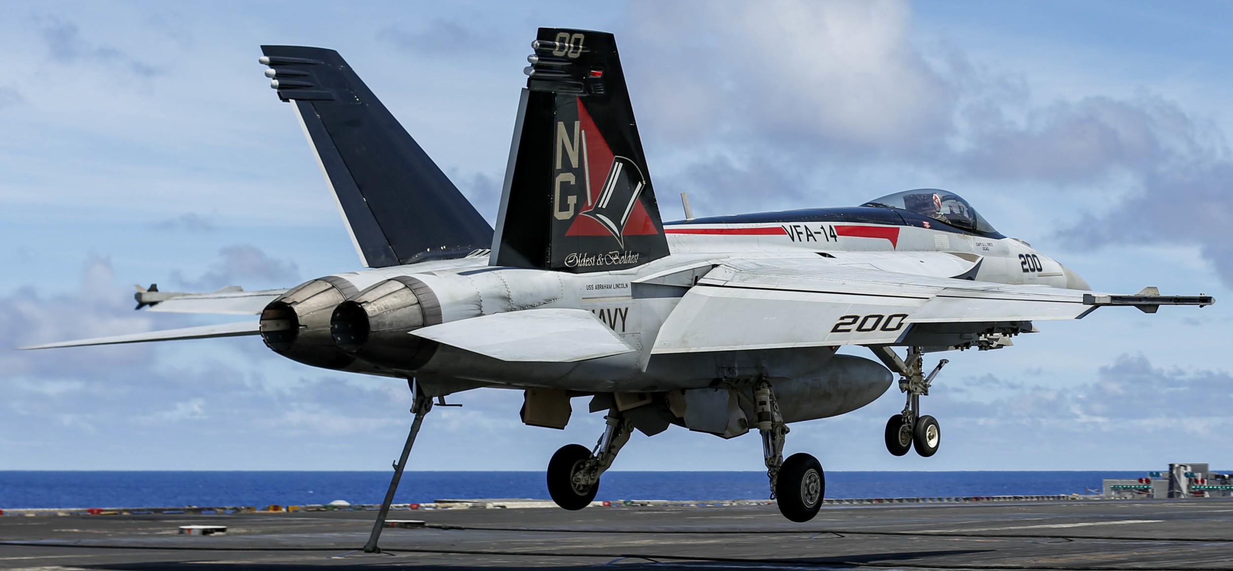 vfa-14 tophatters strike fighter squadron f/a-18e super hornet cvn-72 uss abraham lincoln cvw-9 us navy 77