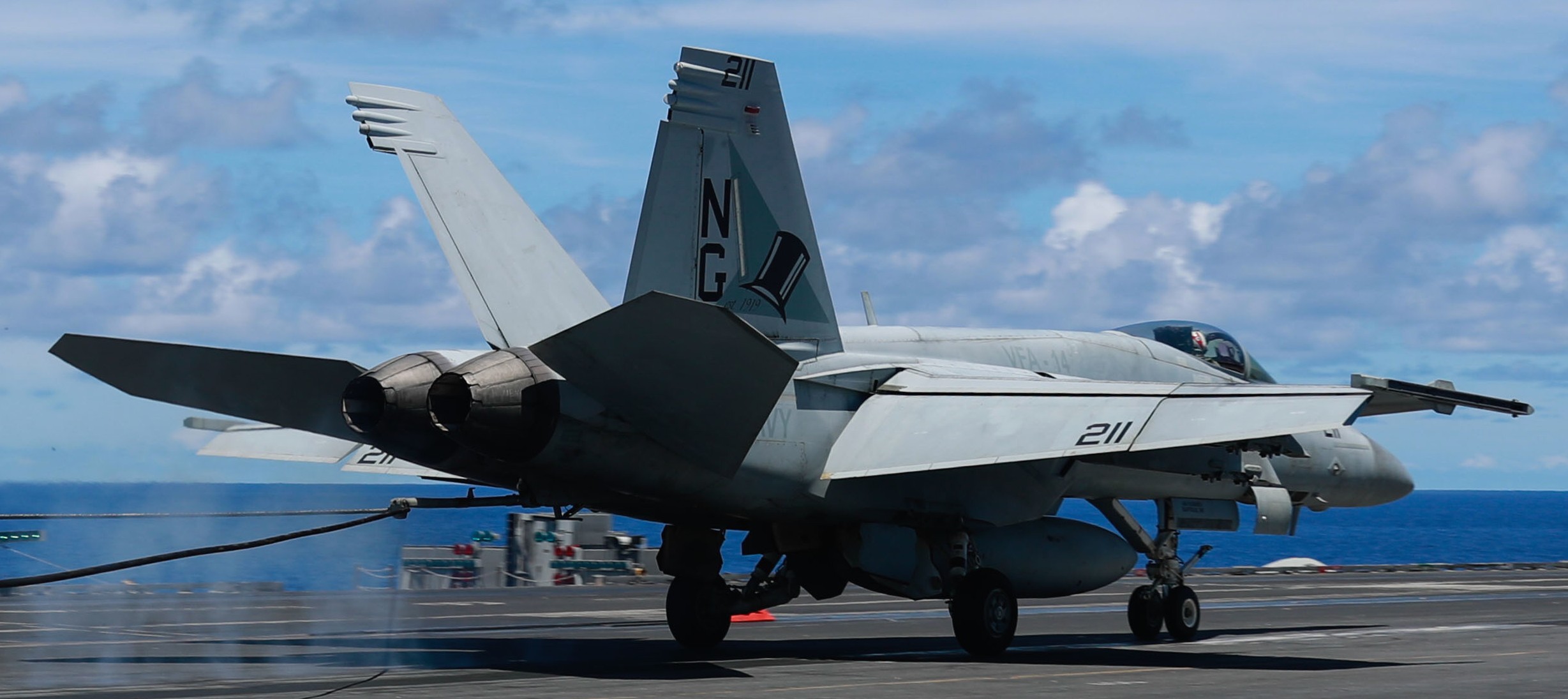 vfa-14 tophatters strike fighter squadron f/a-18e super hornet cvn-72 uss abraham lincoln cvw-9 us navy 86