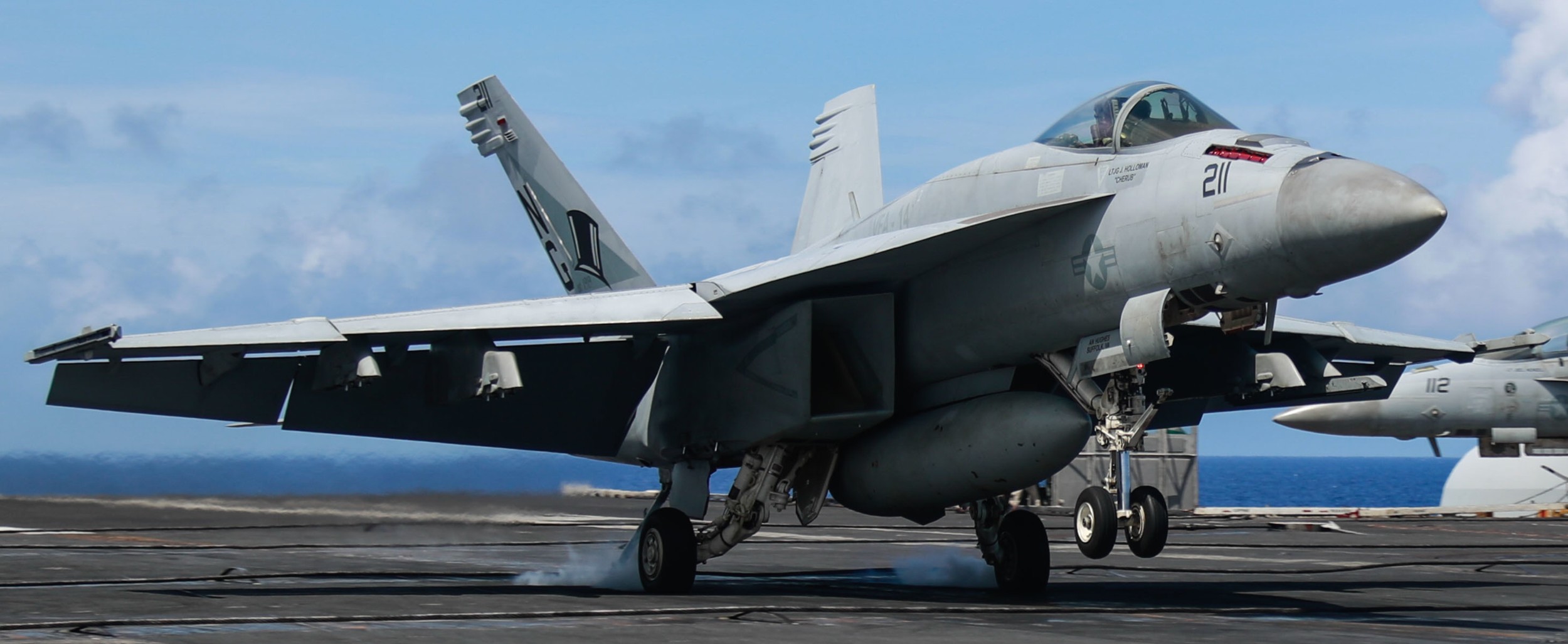 vfa-14 tophatters strike fighter squadron f/a-18e super hornet cvn-72 uss abraham lincoln cvw-9 us navy 87