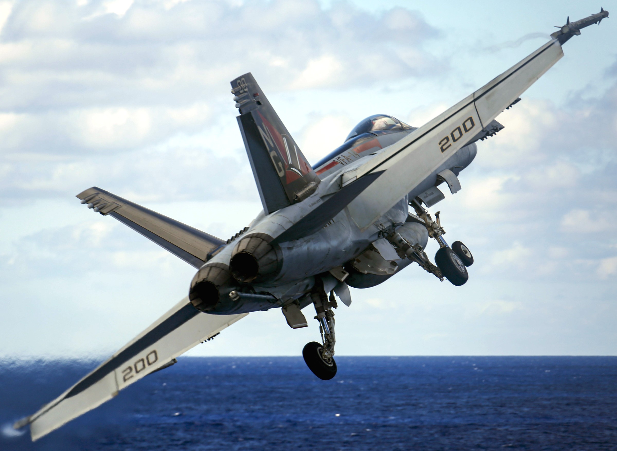 vfa-14 tophatters strike fighter squadron f/a-18e super hornet cvn-72 uss abraham lincoln cvw-9 us navy 92