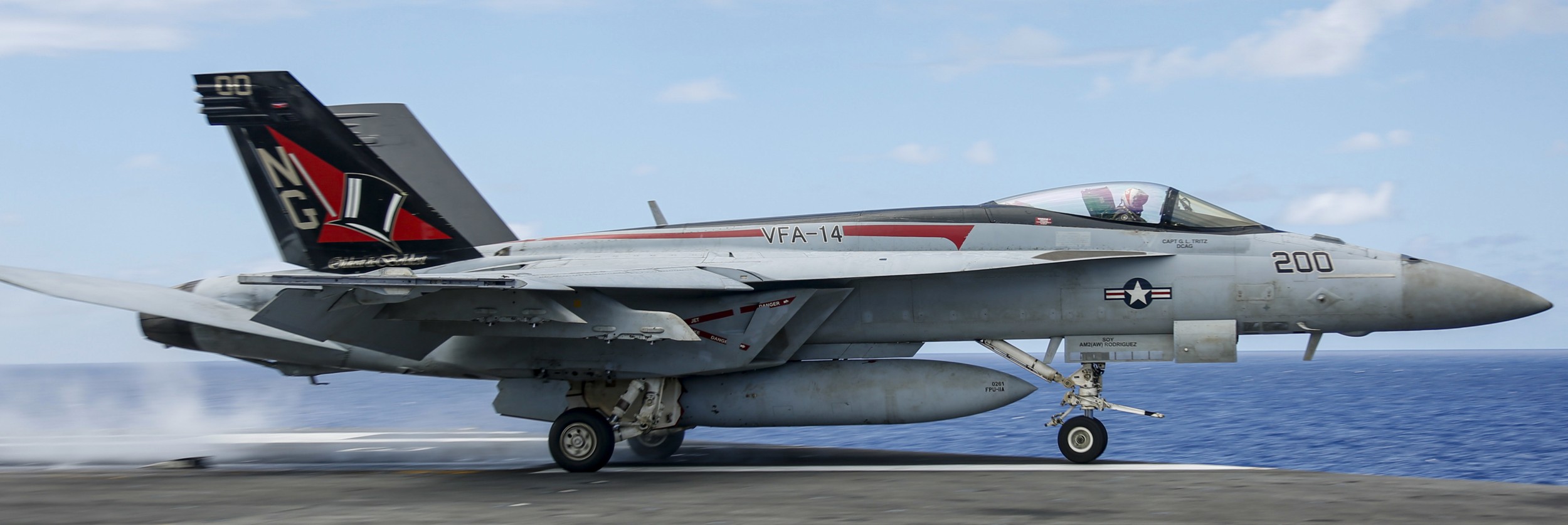 vfa-14 tophatters strike fighter squadron f/a-18e super hornet cvn-72 uss abraham lincoln cvw-9 us navy 96