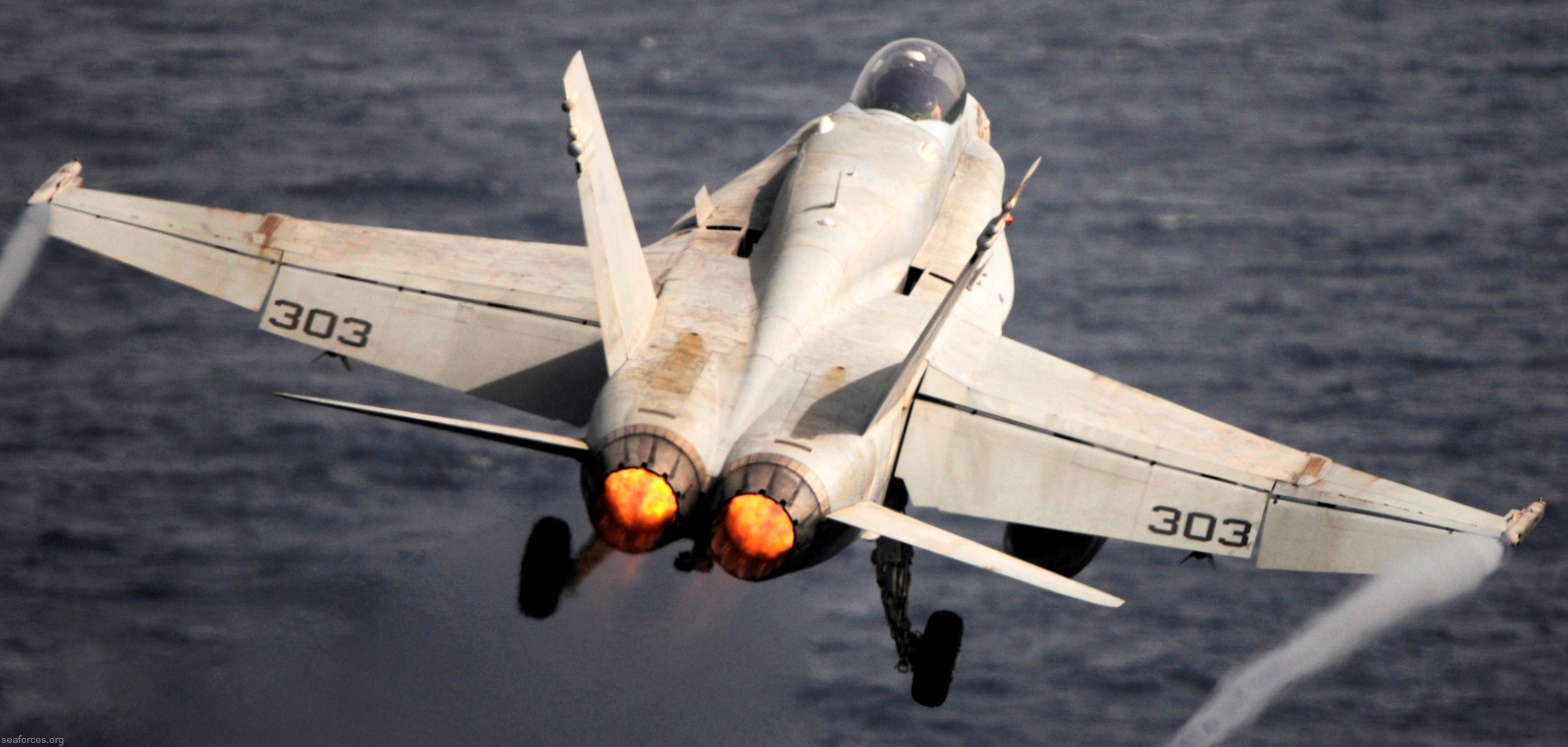 vfa-151 vigilantes strike fighter squadron navy f/a-18c hornet carrier air wing cvw-2 uss abraham lincoln cvn-72 24