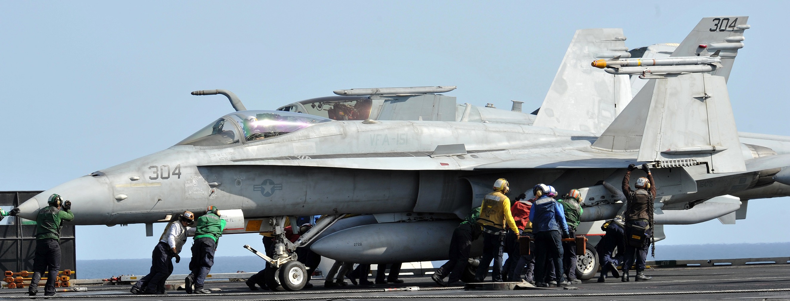 vfa-151 vigilantes strike fighter squadron navy f/a-18c hornet carrier air wing cvw-2 uss abraham lincoln cvn-72 41