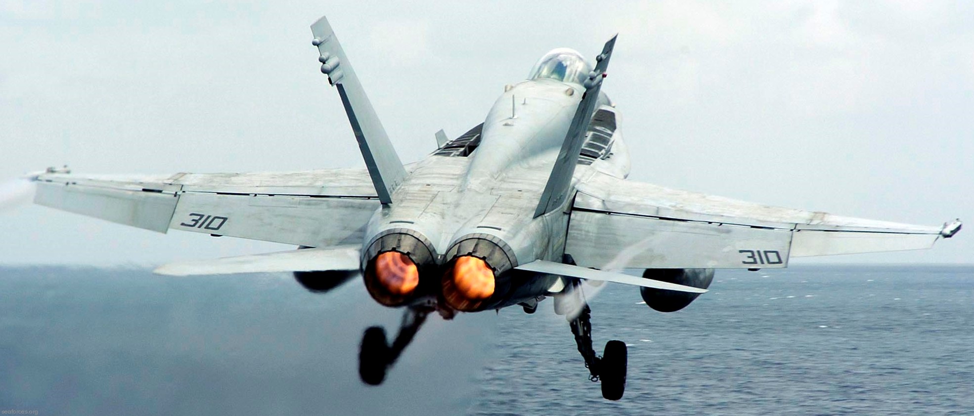 vfa-151 vigilantes strike fighter squadron navy f/a-18c hornet carrier air wing cvw-2 uss abraham lincoln cvn-72 66