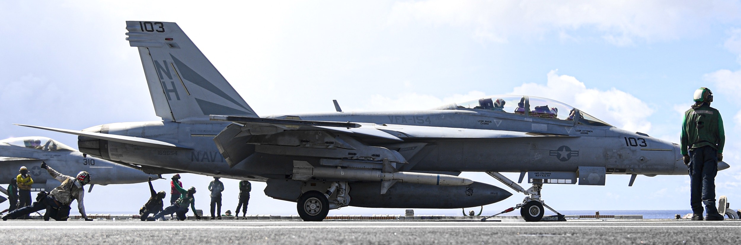 vfa-154 black knights strike fighter squadron navy f/a-18f super hornet carrier air wing cvw-11 uss nimitz cvn-68 60