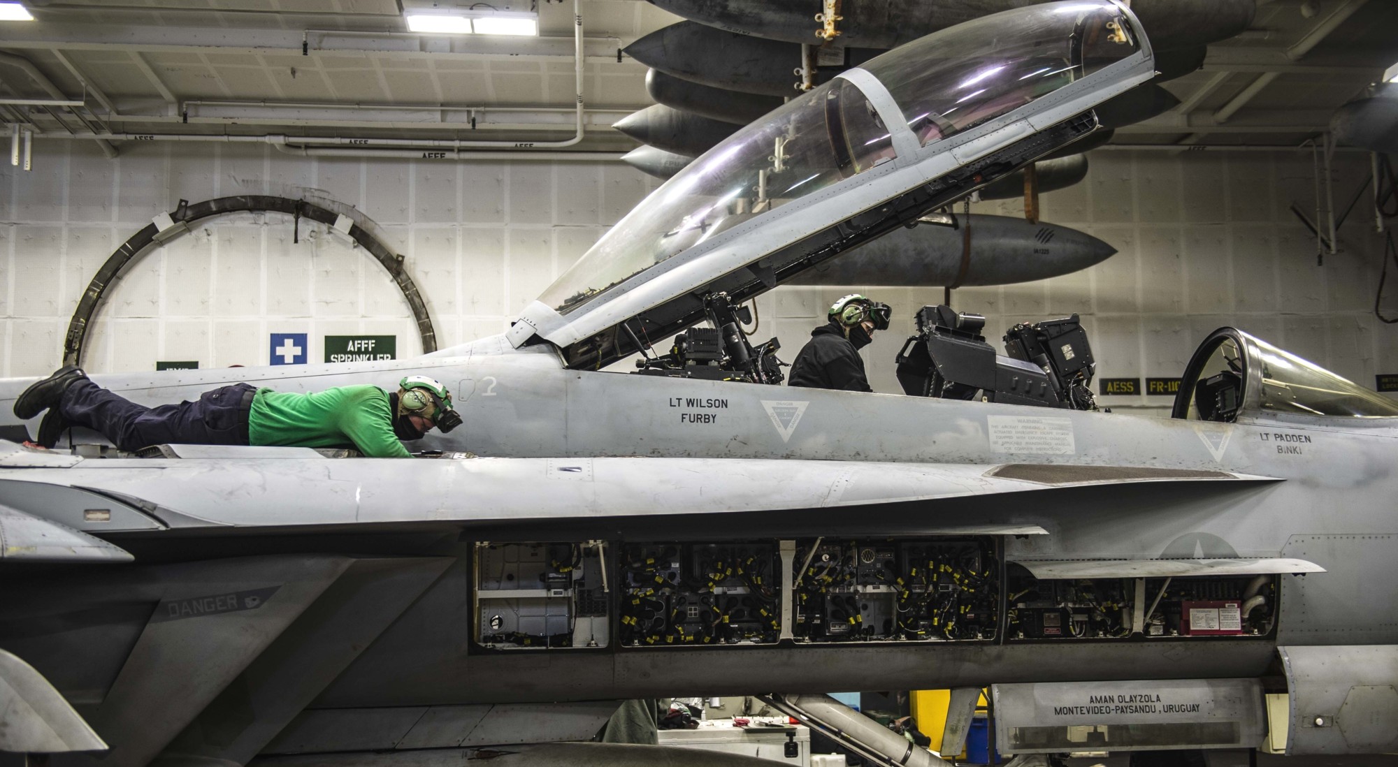 vfa-154 black knights strike fighter squadron navy f/a-18f super hornet carrier air wing cvw-14 uss ronald reagan cvn-76 103 aerial refueling