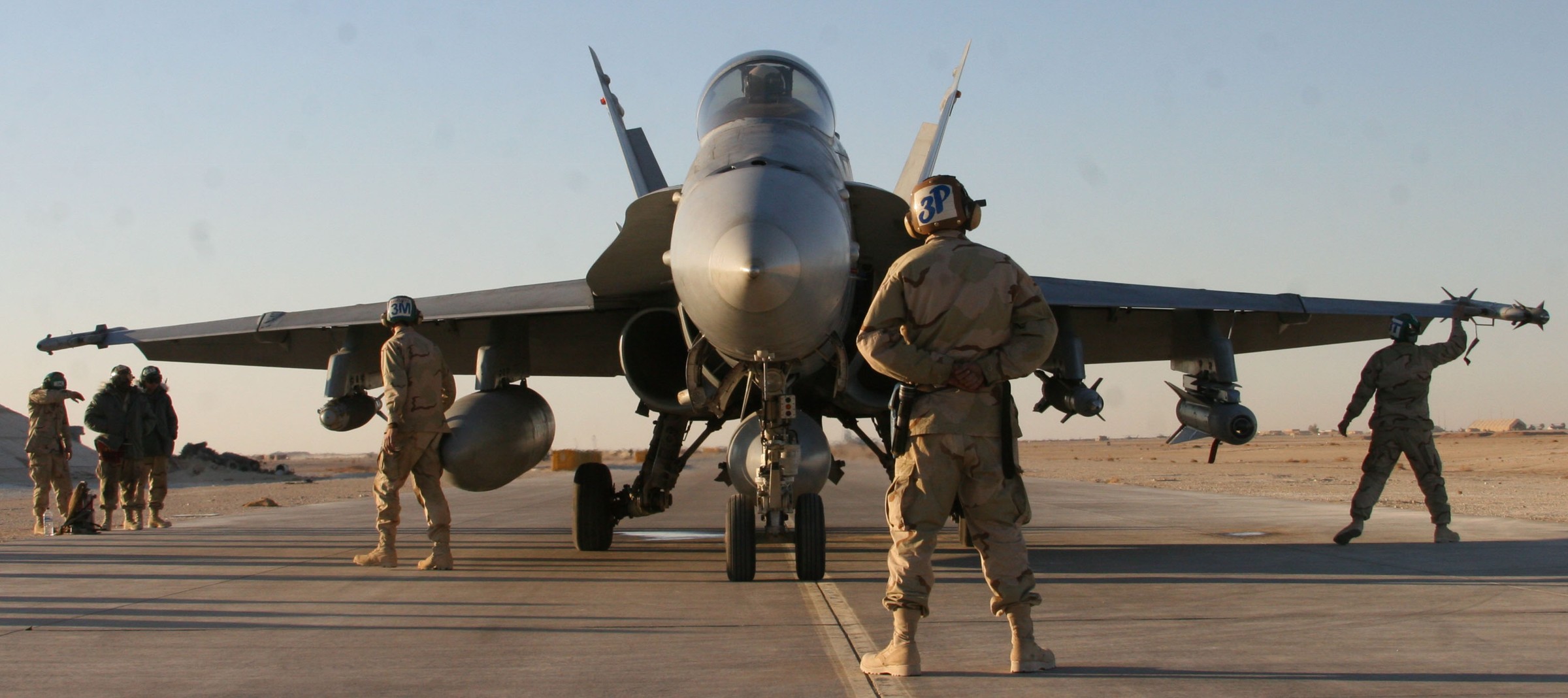 vfa-15 valions strike fighter squadron f/a-18c hornet cvn-71 uss theodore roosevelt cvw-8 us navy al asad airbase iraq 06