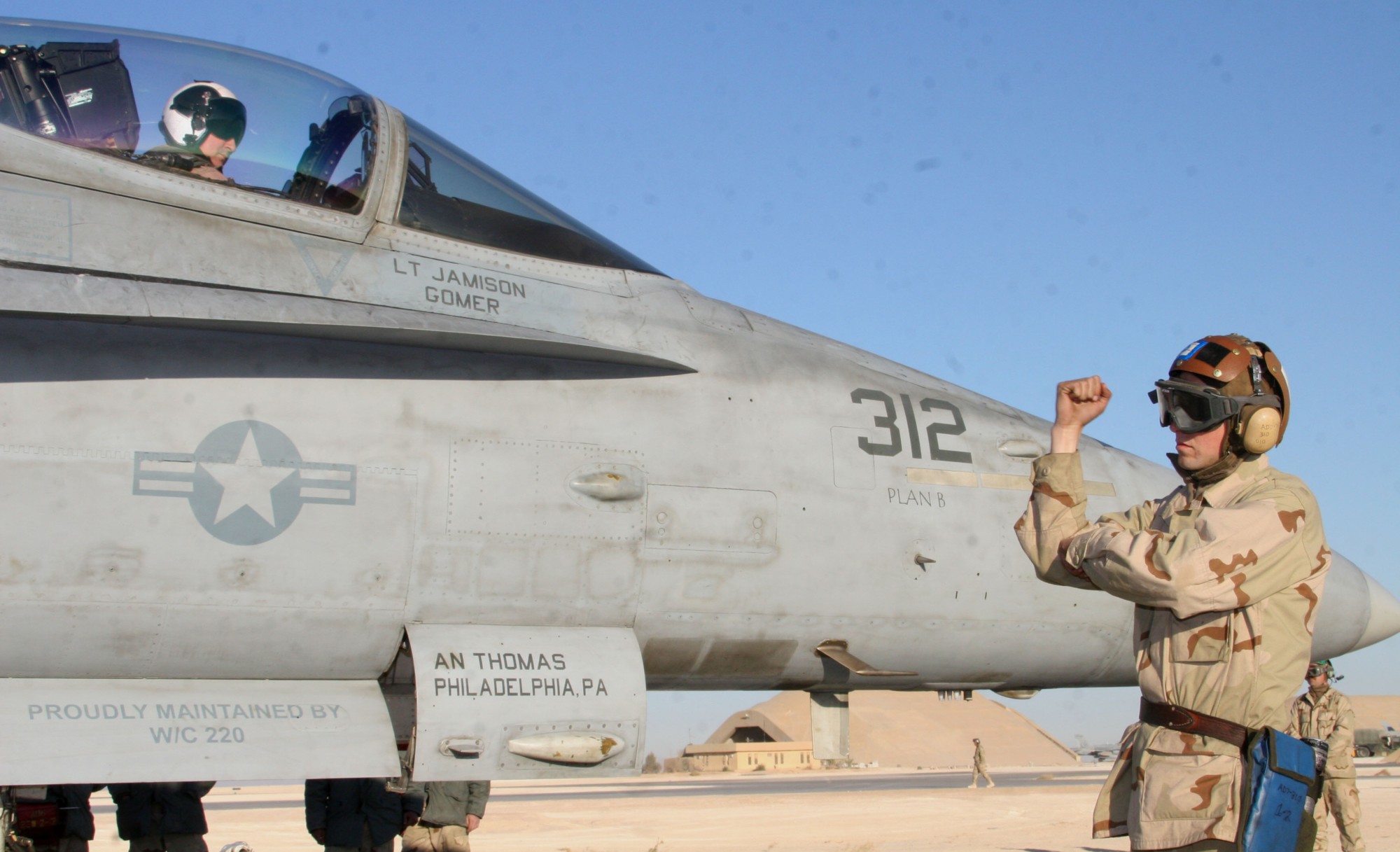 vfa-15 valions strike fighter squadron f/a-18c hornet cvn-71 uss theodore roosevelt cvw-8 us navy al asad iraq 07