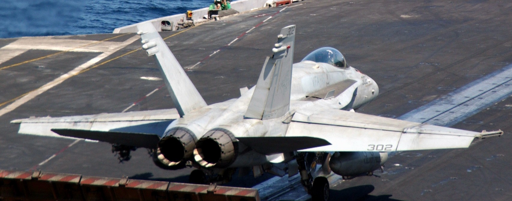 vfa-15 valions strike fighter squadron f/a-18c hornet cvn-71 uss theodore roosevelt cvw-8 us navy 11