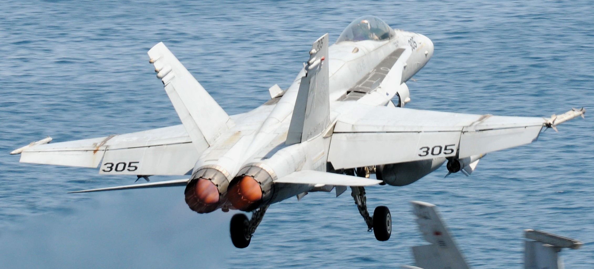 vfa-15 valions strike fighter squadron f/a-18c hornet cvn-77 uss george h. w. bush cvw-8 us navy 24