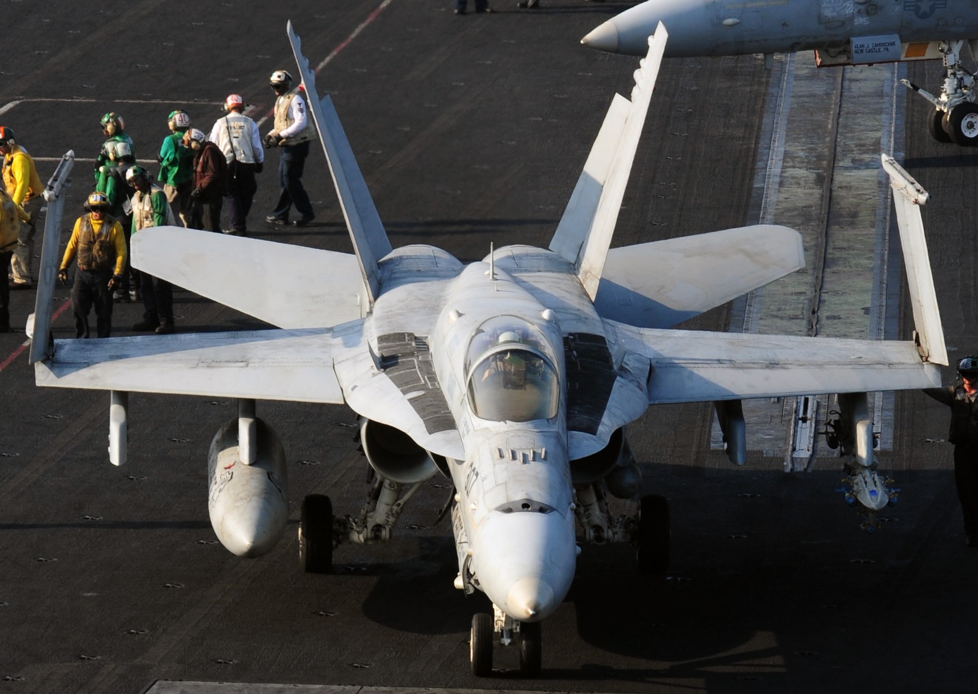 vfa-15 valions strike fighter squadron f/a-18c hornet cvn-77 uss george h. w. bush cvw-8 us navy 27