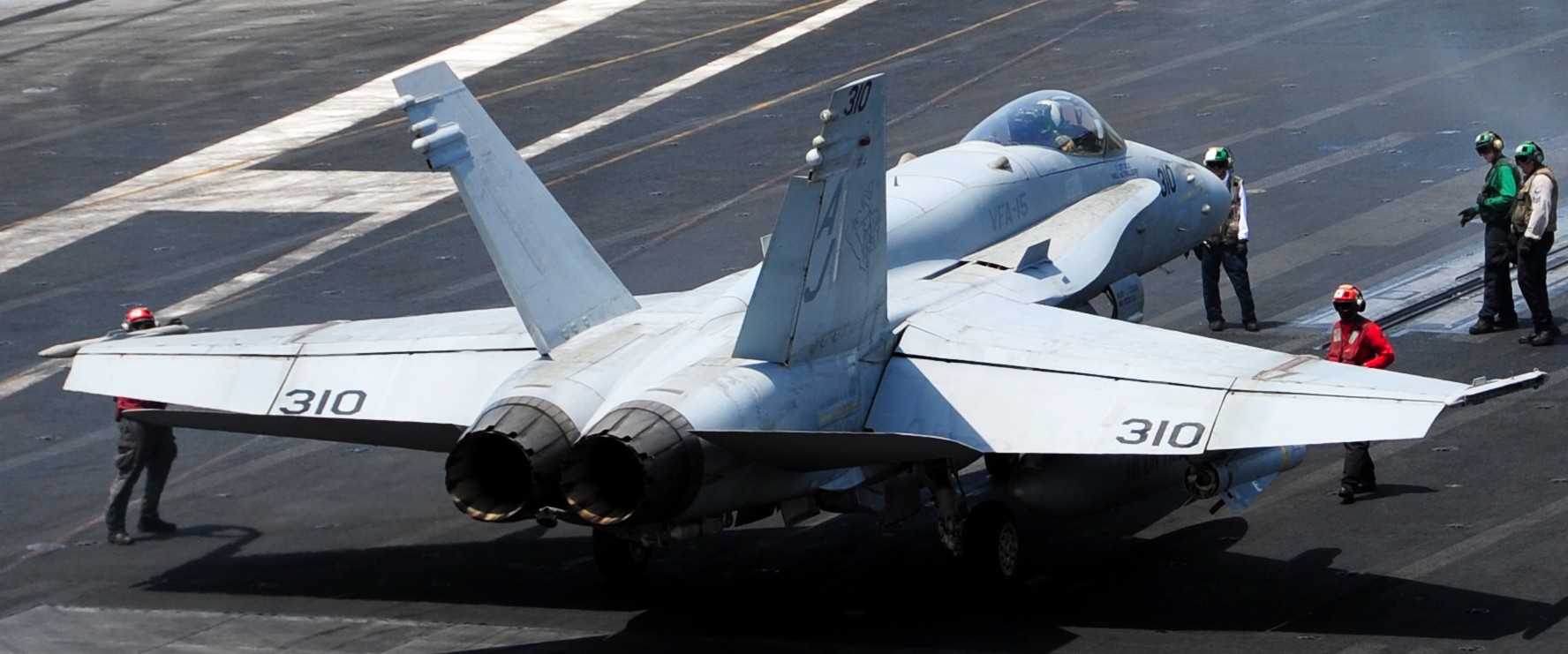 vfa-15 valions strike fighter squadron f/a-18c hornet cvn-77 uss george h. w. bush cvw-8 us navy 29