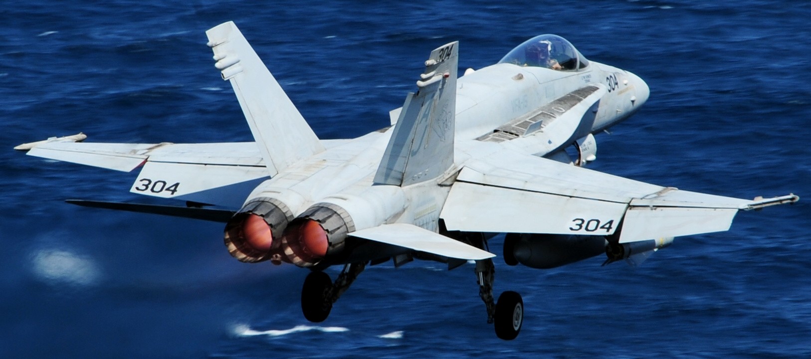 vfa-15 valions strike fighter squadron f/a-18c hornet cvn-77 uss george h. w. bush cvw-8 us navy 32