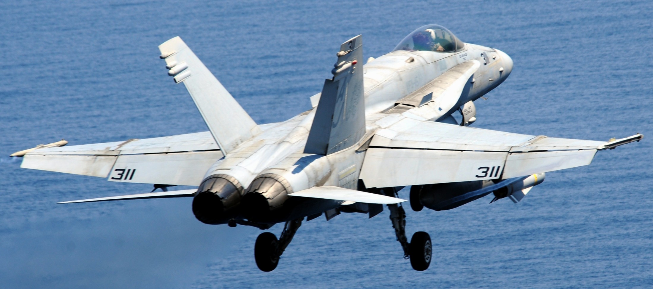 vfa-15 valions strike fighter squadron f/a-18c hornet cvn-77 uss george h. w. bush cvw-8 us navy 33