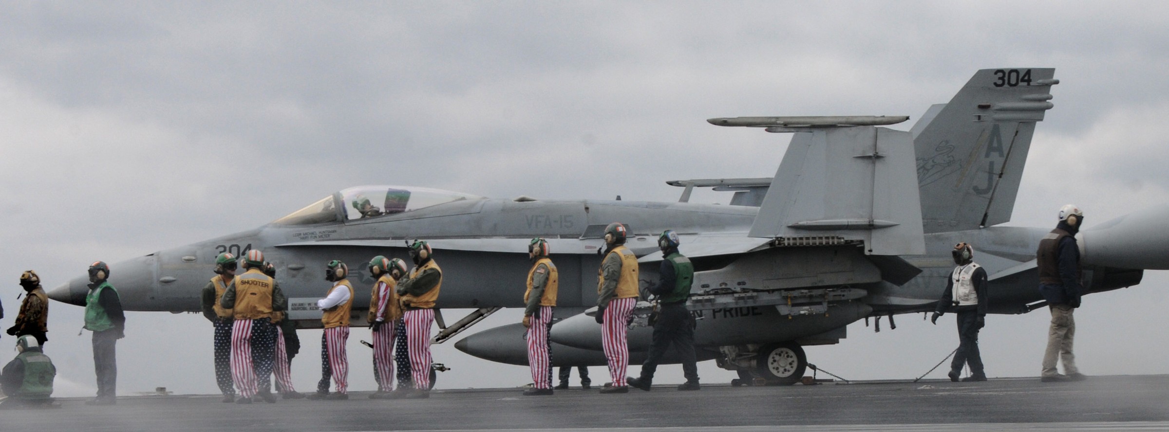 vfa-15 valions strike fighter squadron f/a-18c hornet cvn-77 uss george h. w. bush cvw-8 us navy 35