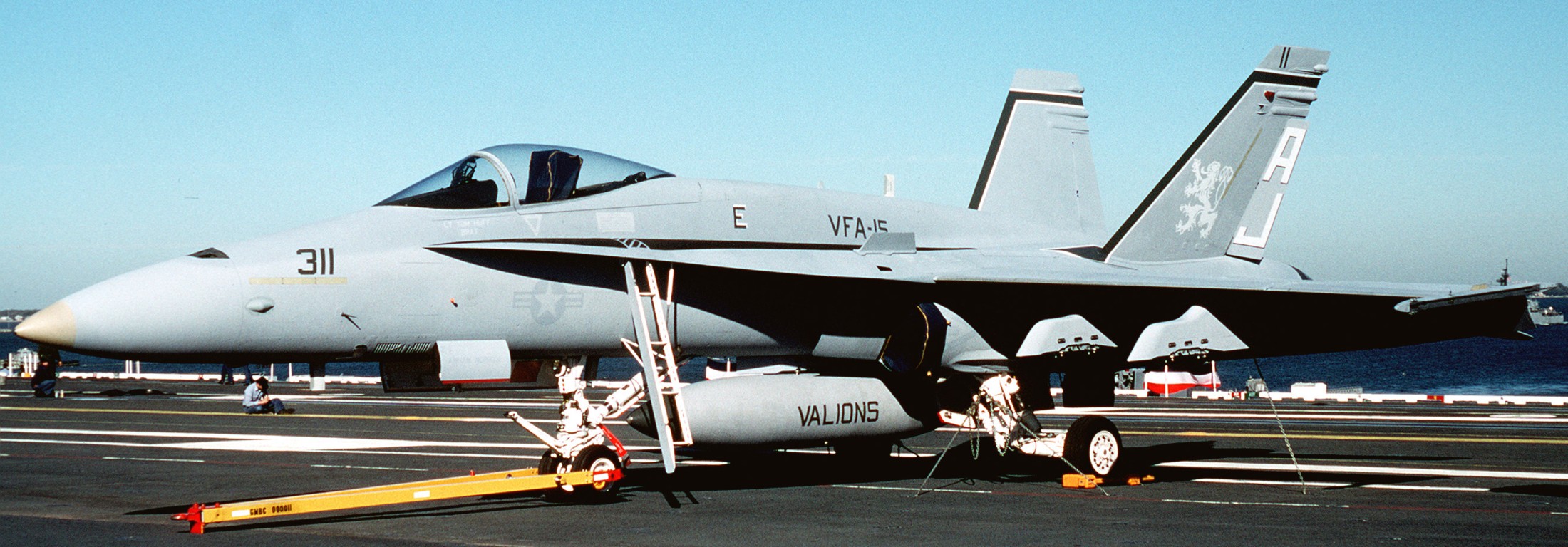 vfa-15 valions strike fighter squadron f/a-18a hornet cvn-72 uss abraham lincoln cvw-8 us navy 44