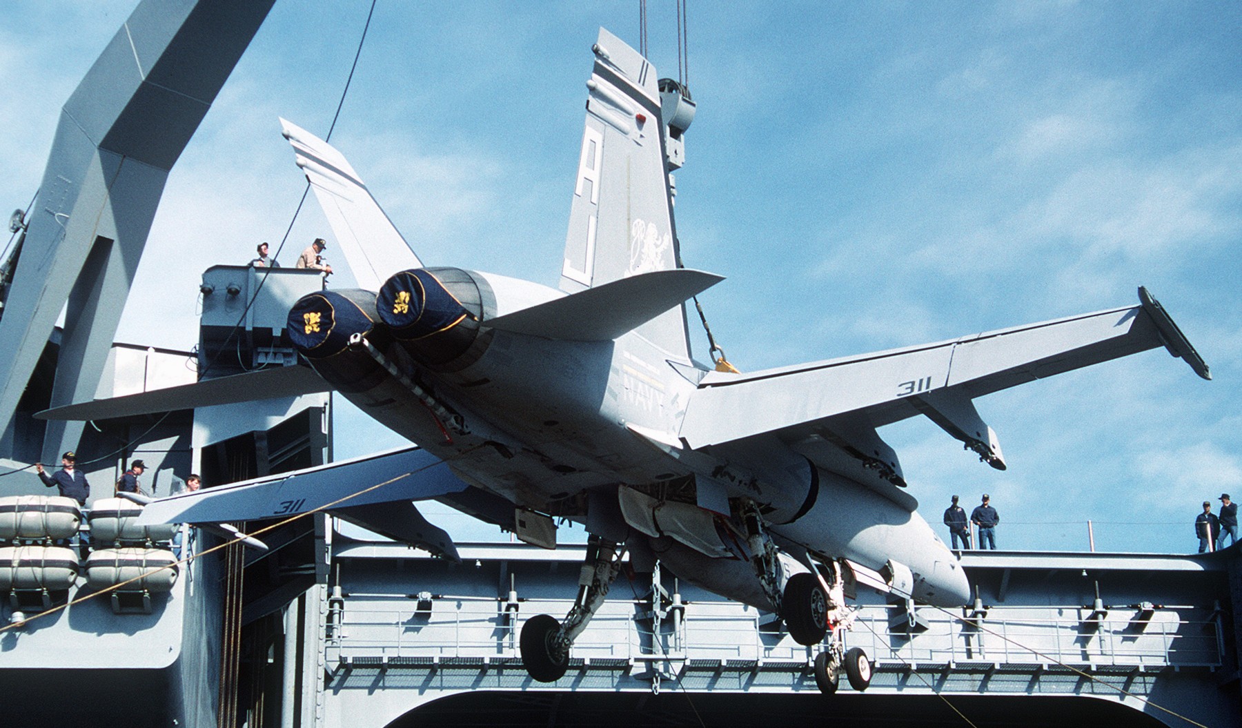 vfa-15 valions strike fighter squadron f/a-18a hornet cvn-72 uss abraham lincoln cvw-8 us navy 46