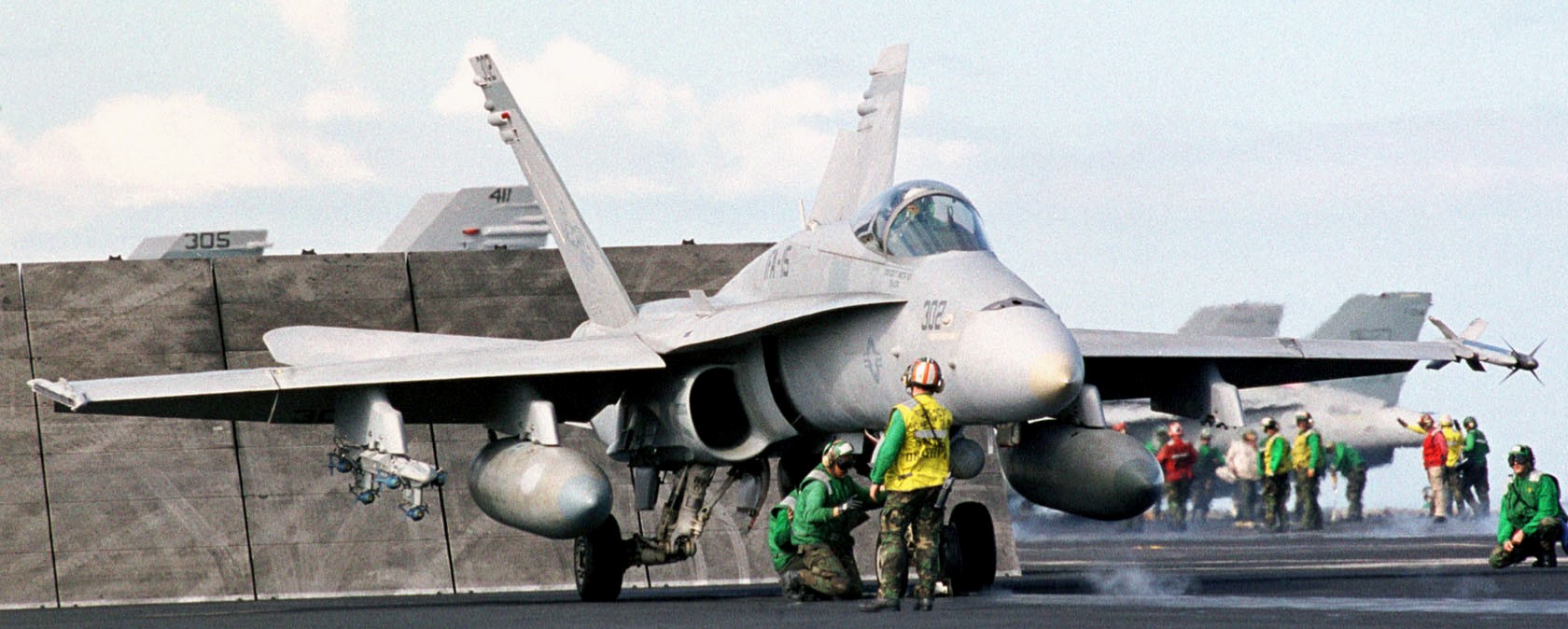 vfa-15 valions strike fighter squadron f/a-18c hornet cvn-71 uss theodore roosevelt cvw-8 us navy 54