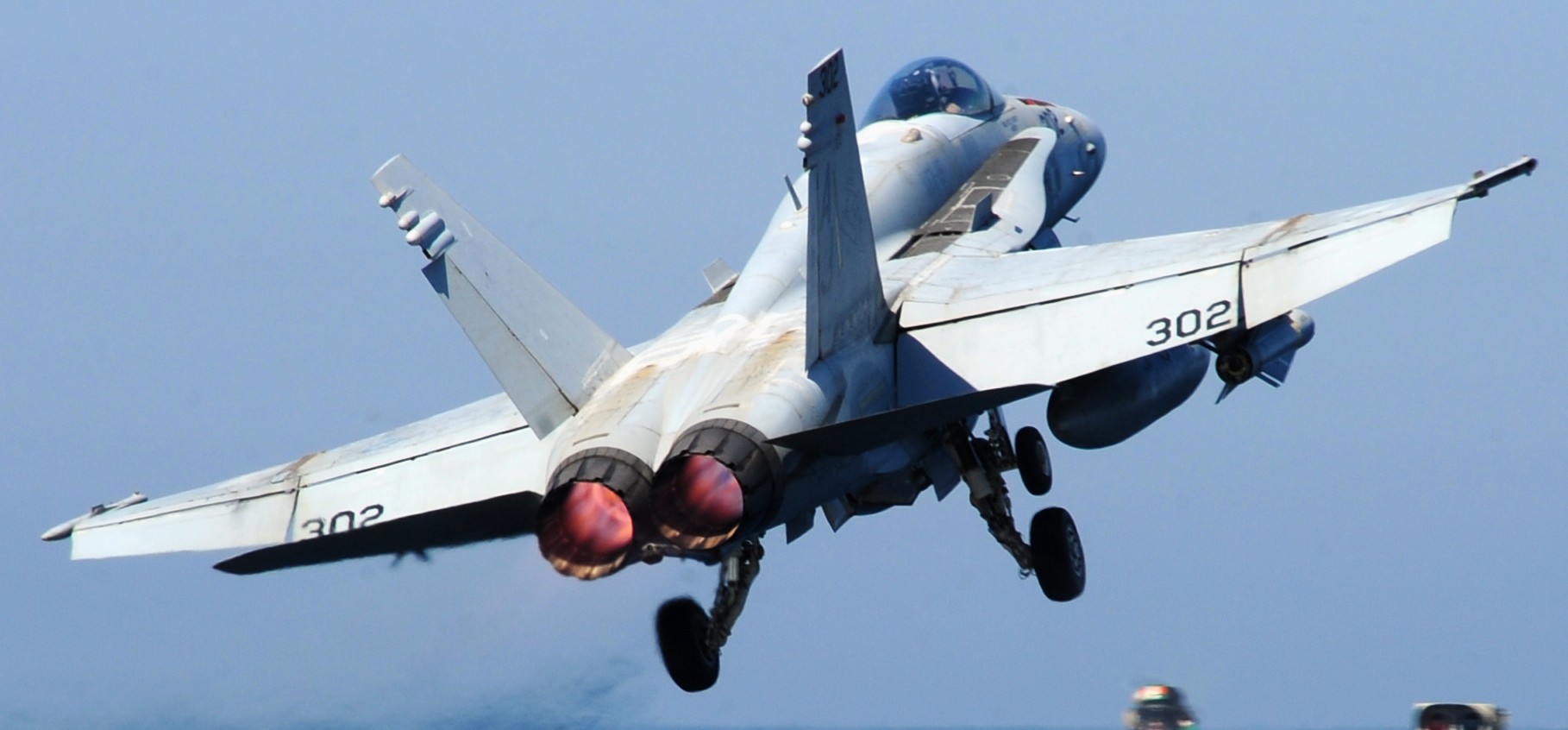 vfa-15 valions strike fighter squadron f/a-18c hornet cvn-77 uss george h. w. bush cvw-8 us navy 24p