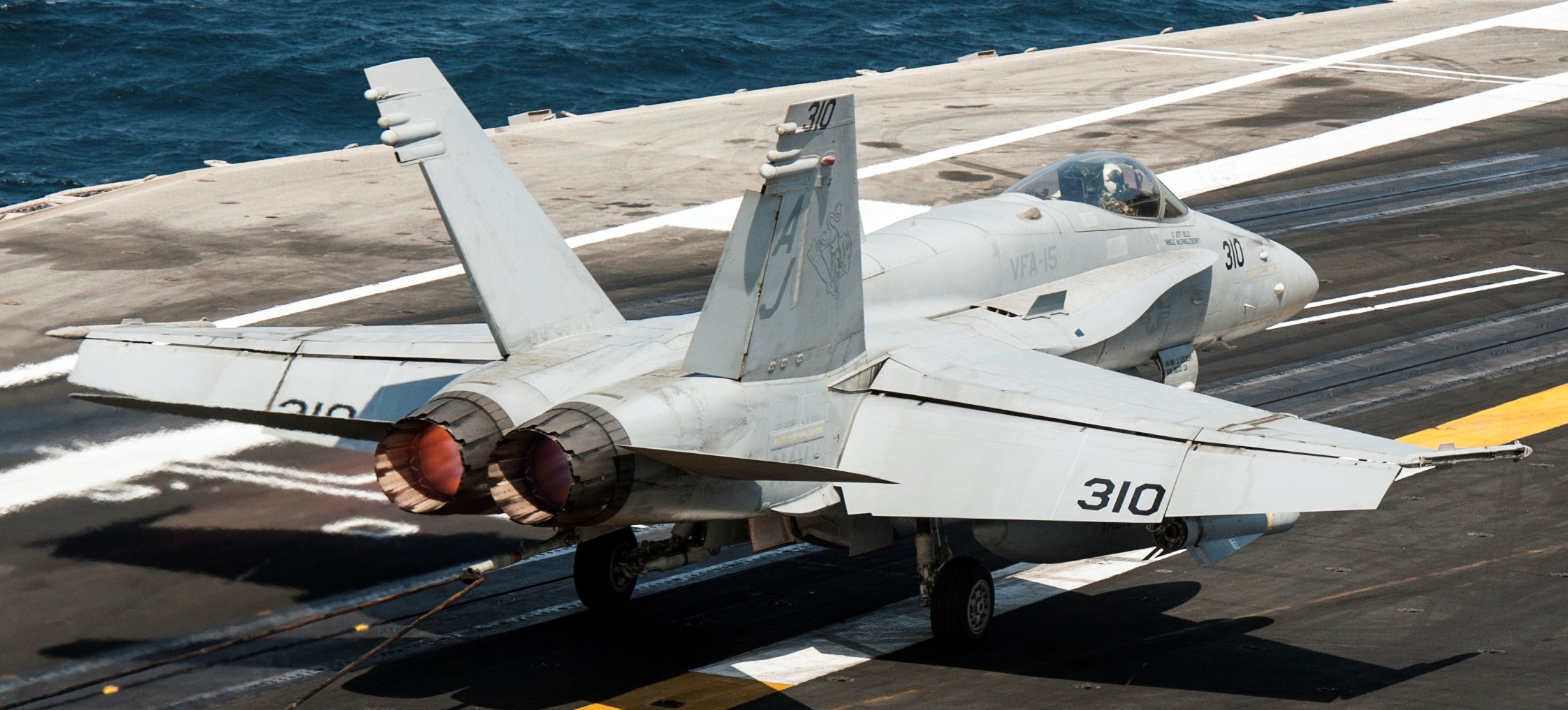 vfa-15 valions strike fighter squadron f/a-18c hornet cvn-77 uss george h. w. bush cvw-8 us navy 28p