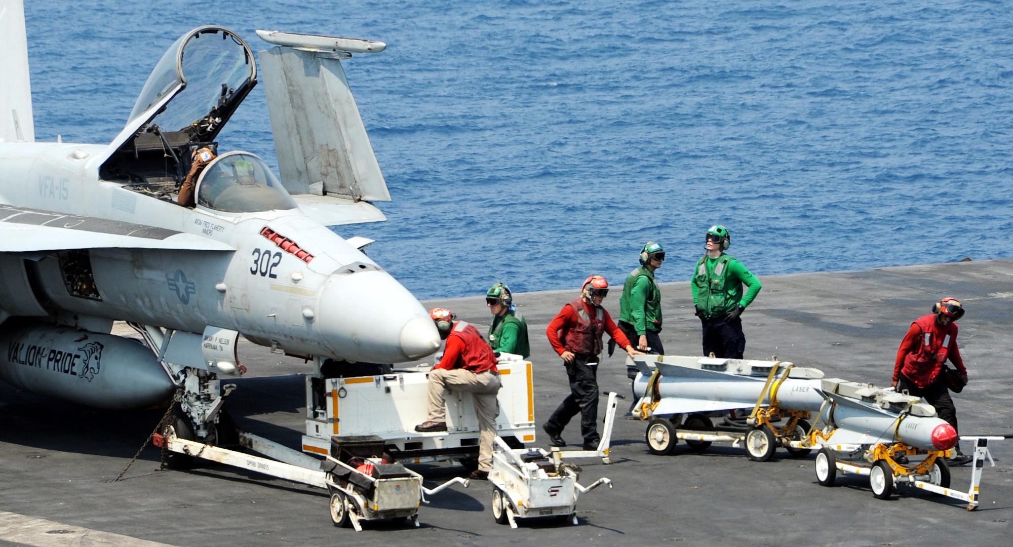 vfa-15 valions strike fighter squadron f/a-18c hornet cvn-77 uss george h. w. bush cvw-8 us navy 34p