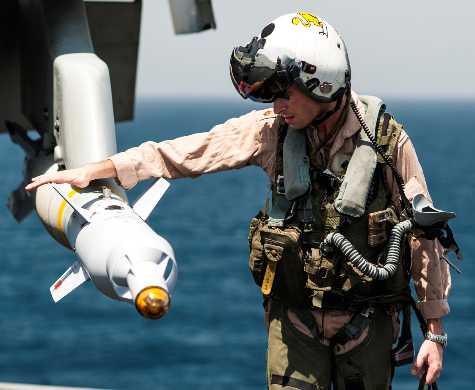 vfa-15 valions strike fighter squadron f/a-18c hornet cvn-77 uss george h. w. bush cvw-8 us navy 36p