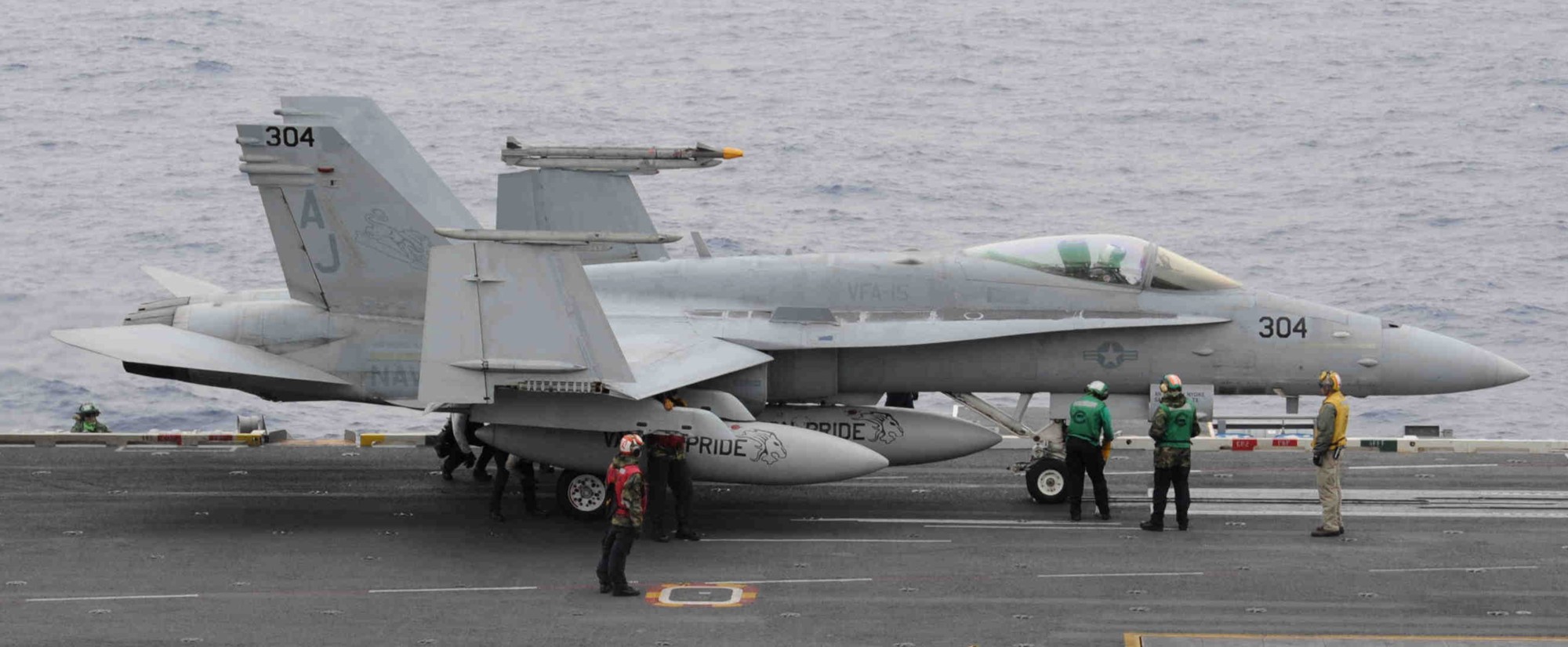 vfa-15 valions strike fighter squadron f/a-18c hornet cvn-77 uss george h. w. bush cvw-8 us navy 52p