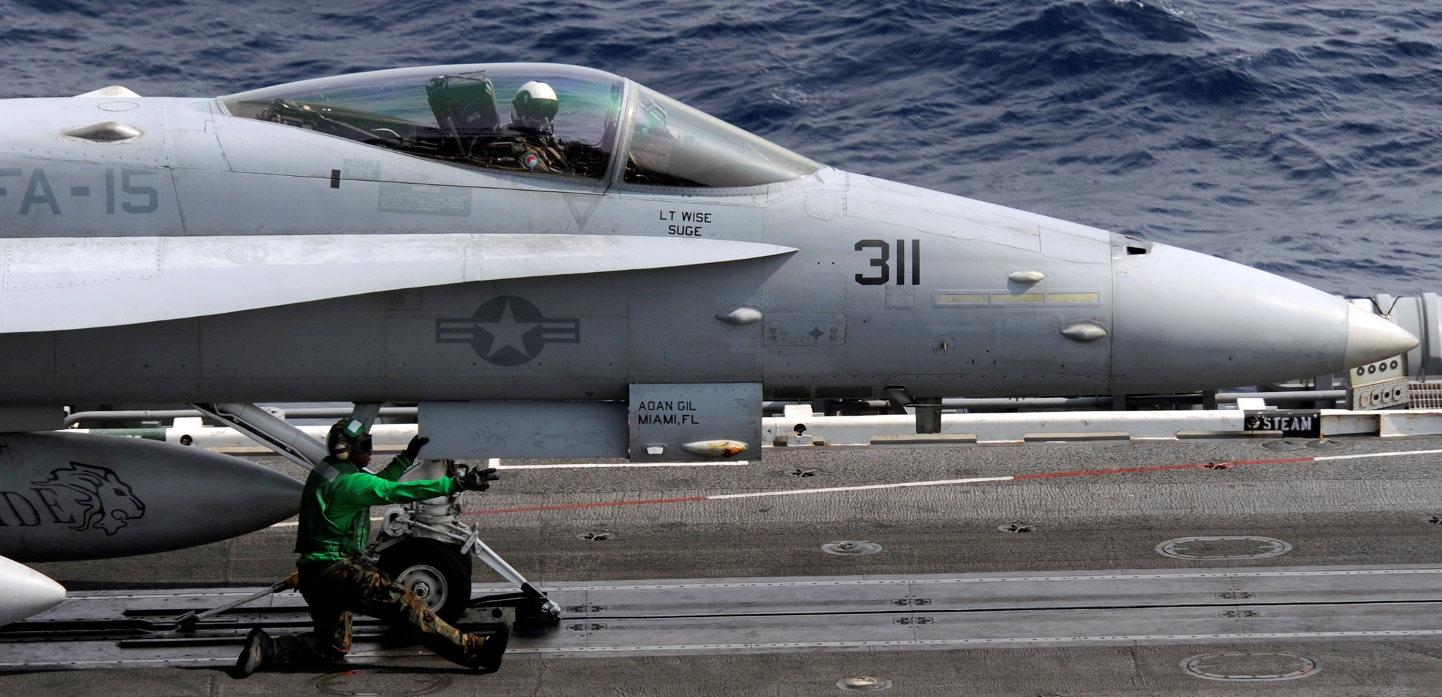vfa-15 valions strike fighter squadron f/a-18c hornet cvn-71 uss theodore roosevelt cvw-8 us navy 58p