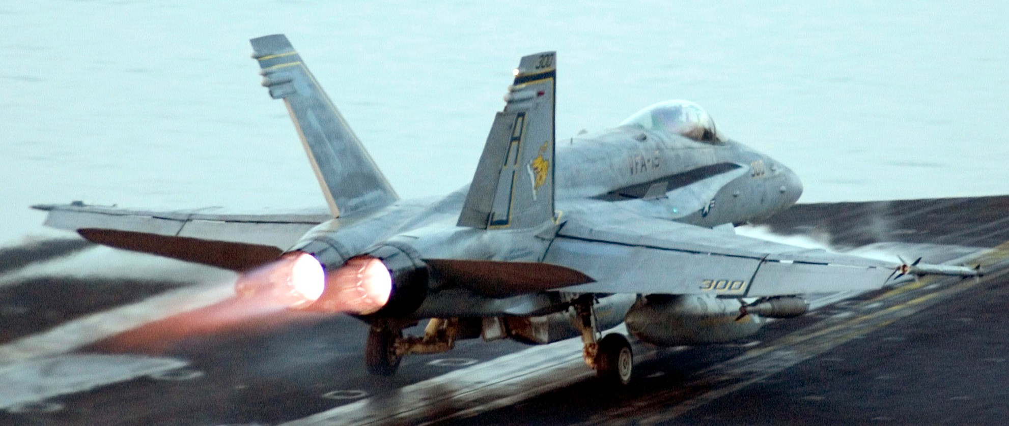 vfa-15 valions strike fighter squadron f/a-18c hornet cvn-71 uss theodore roosevelt cvw-8 us navy 76p